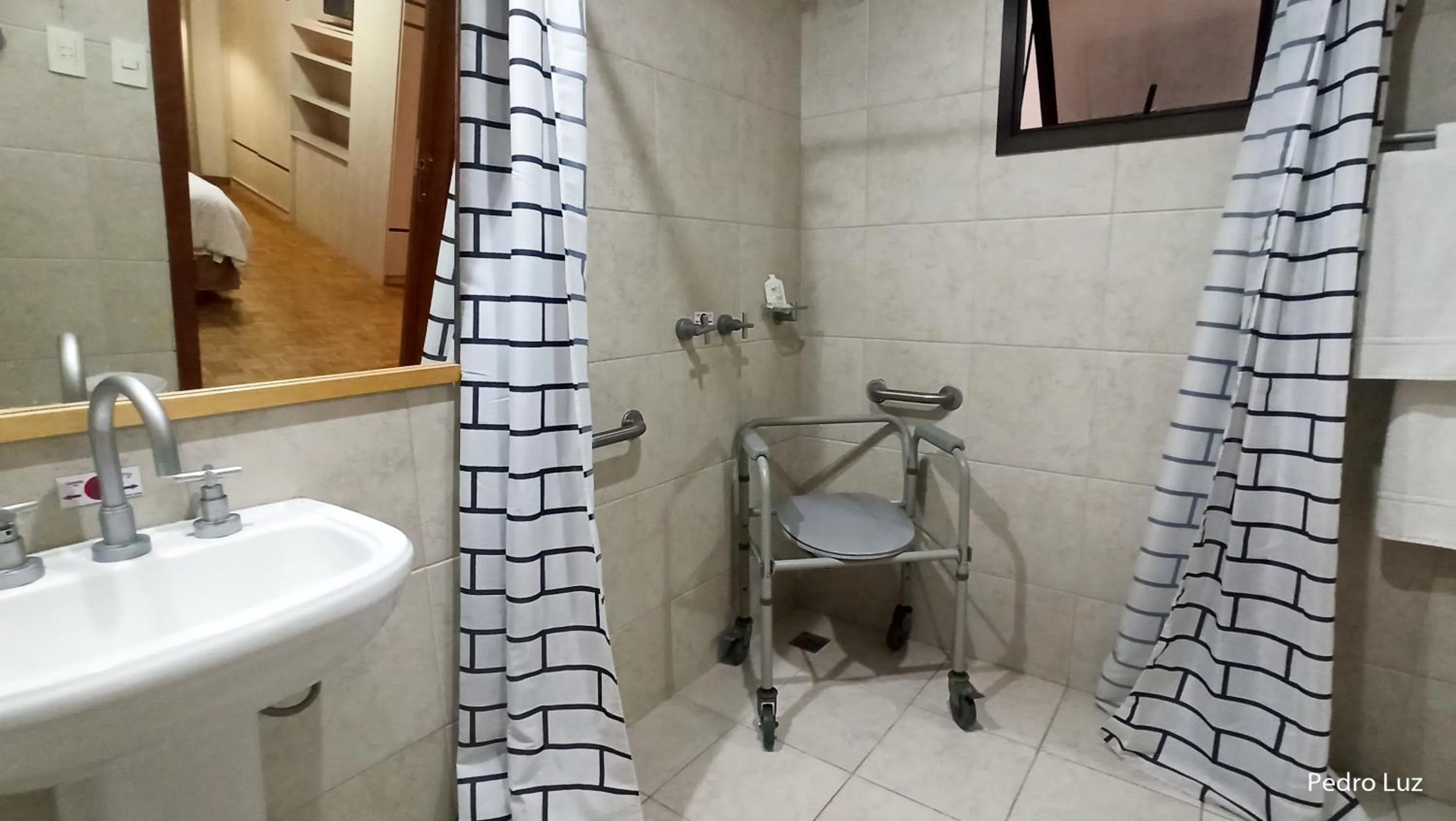 Shower in River Park Hotel