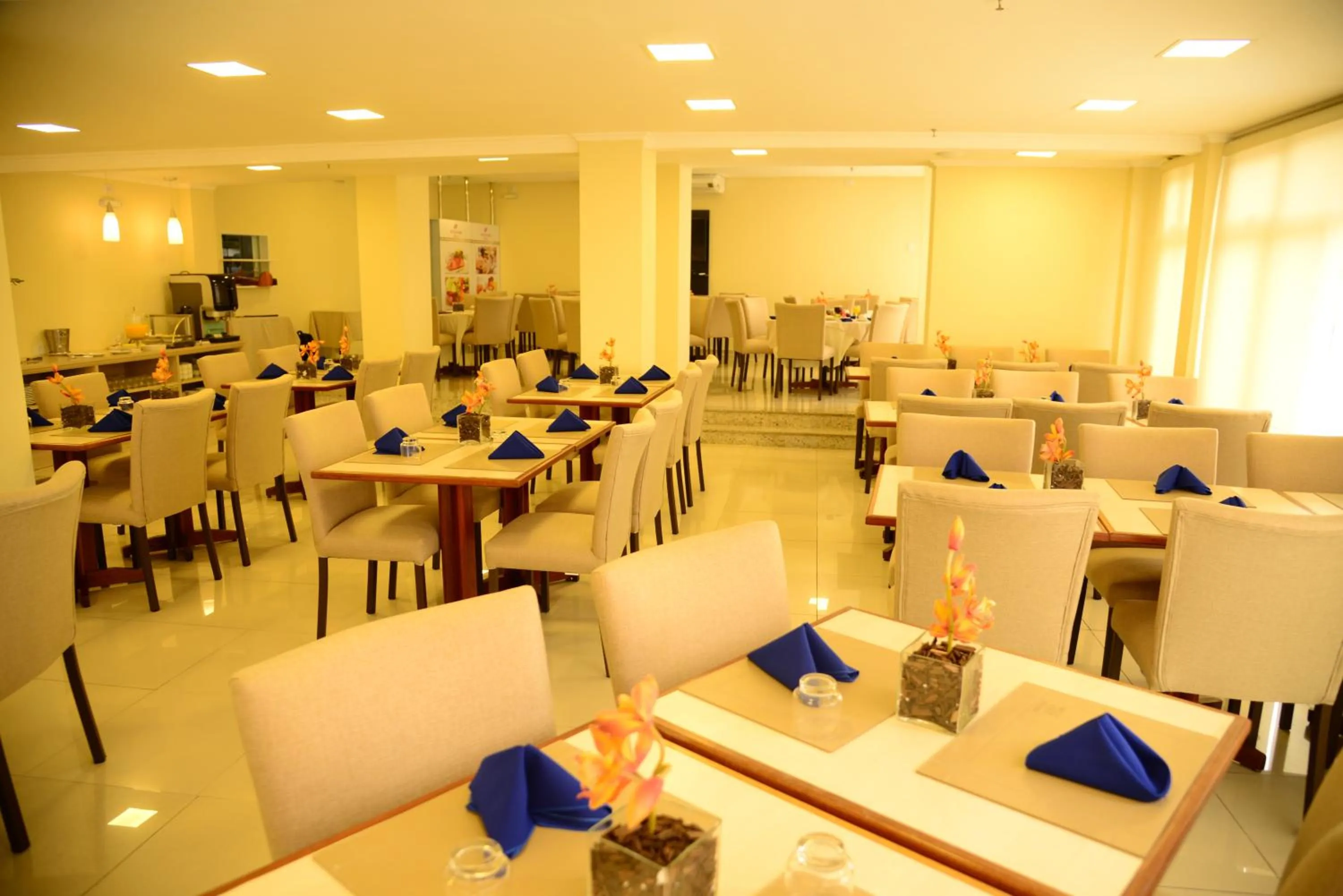 Restaurant/places to eat in River Park Hotel