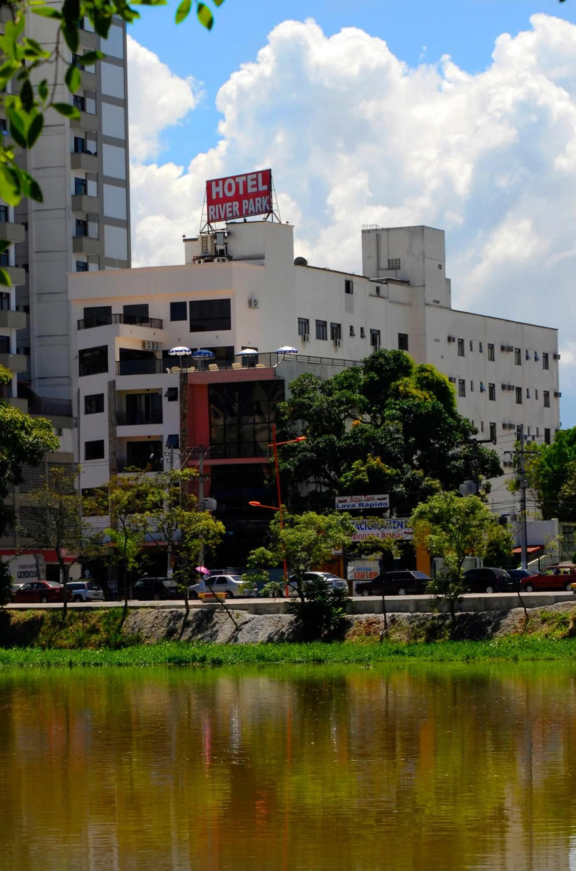 Facade/entrance in River Park Hotel