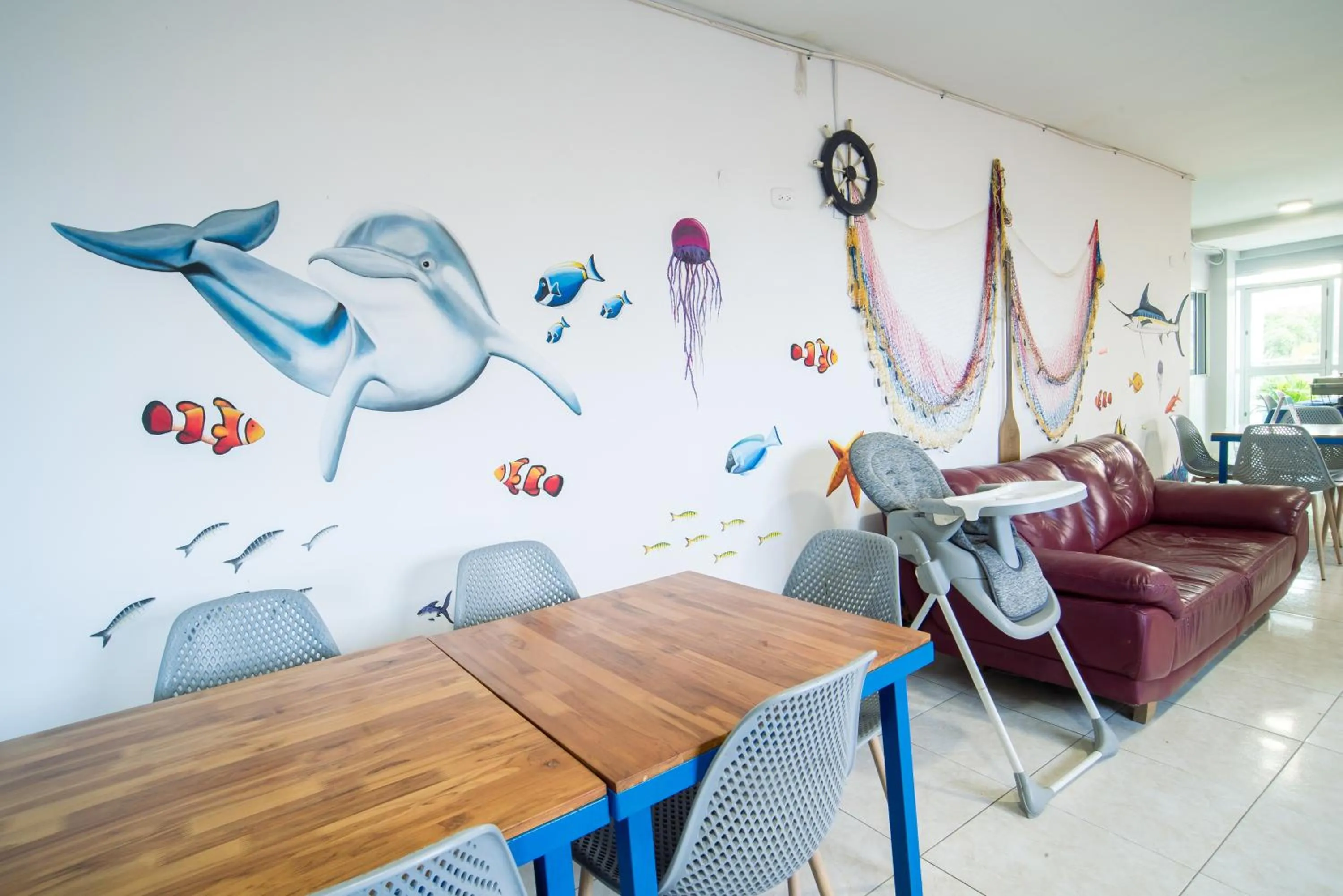 Restaurant/places to eat in Hotel Aquarius