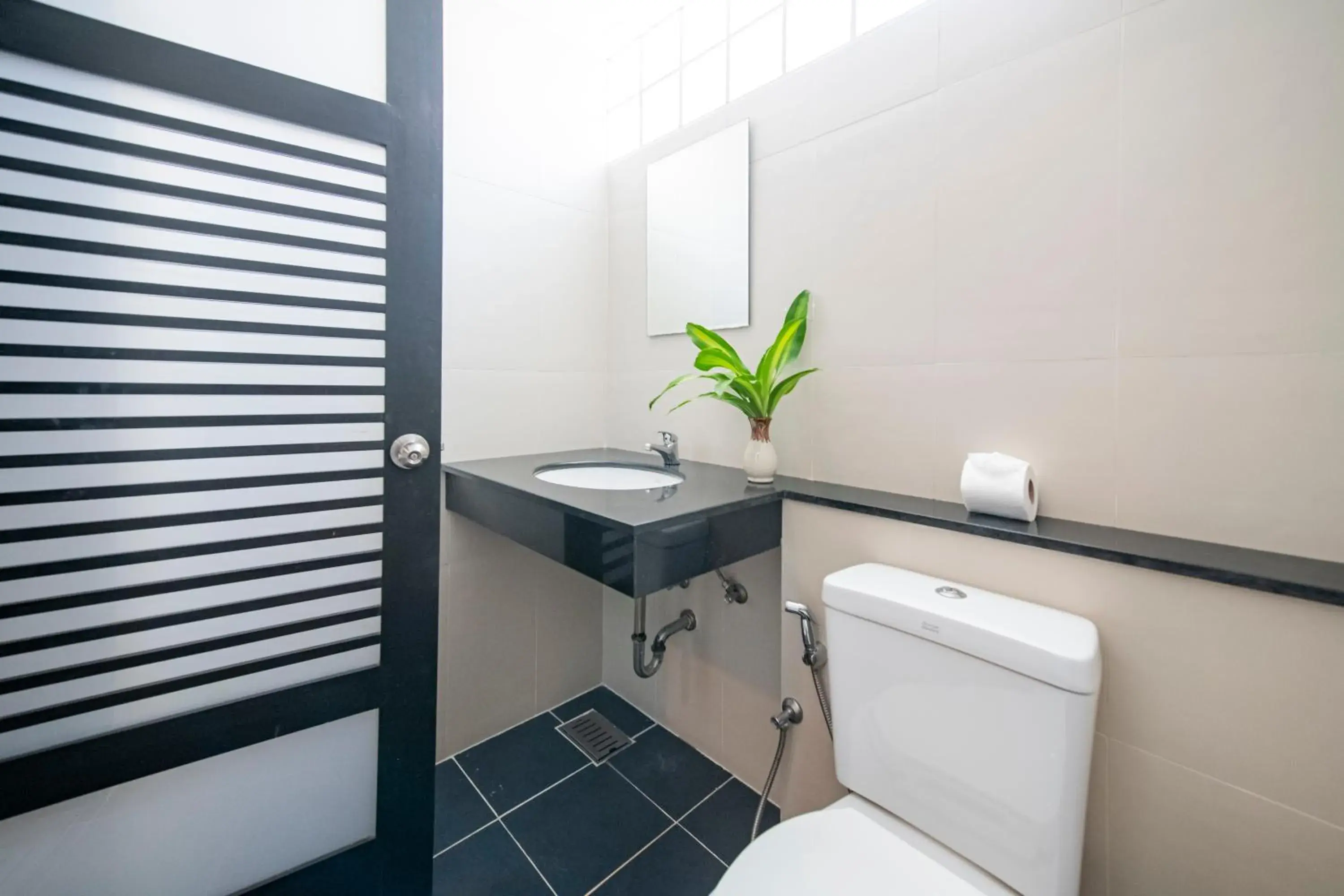 Superior Large Deluxe Double Room in The Yorkshire Hotel - SHA Certified Superior Large Deluxe Double Room in The Yorkshire Hotel - SHA Certified