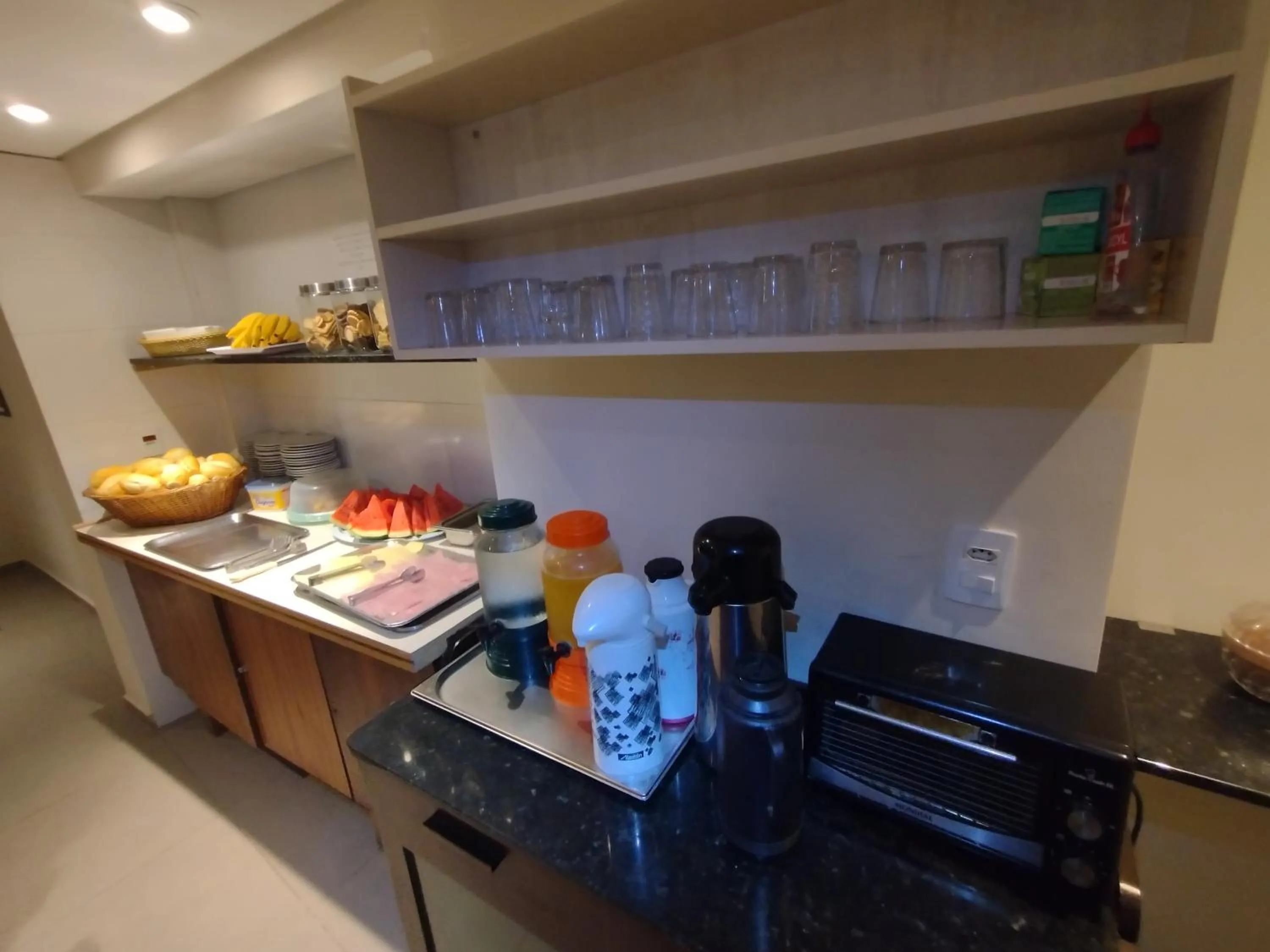 Breakfast in Hotel Plaza Olido