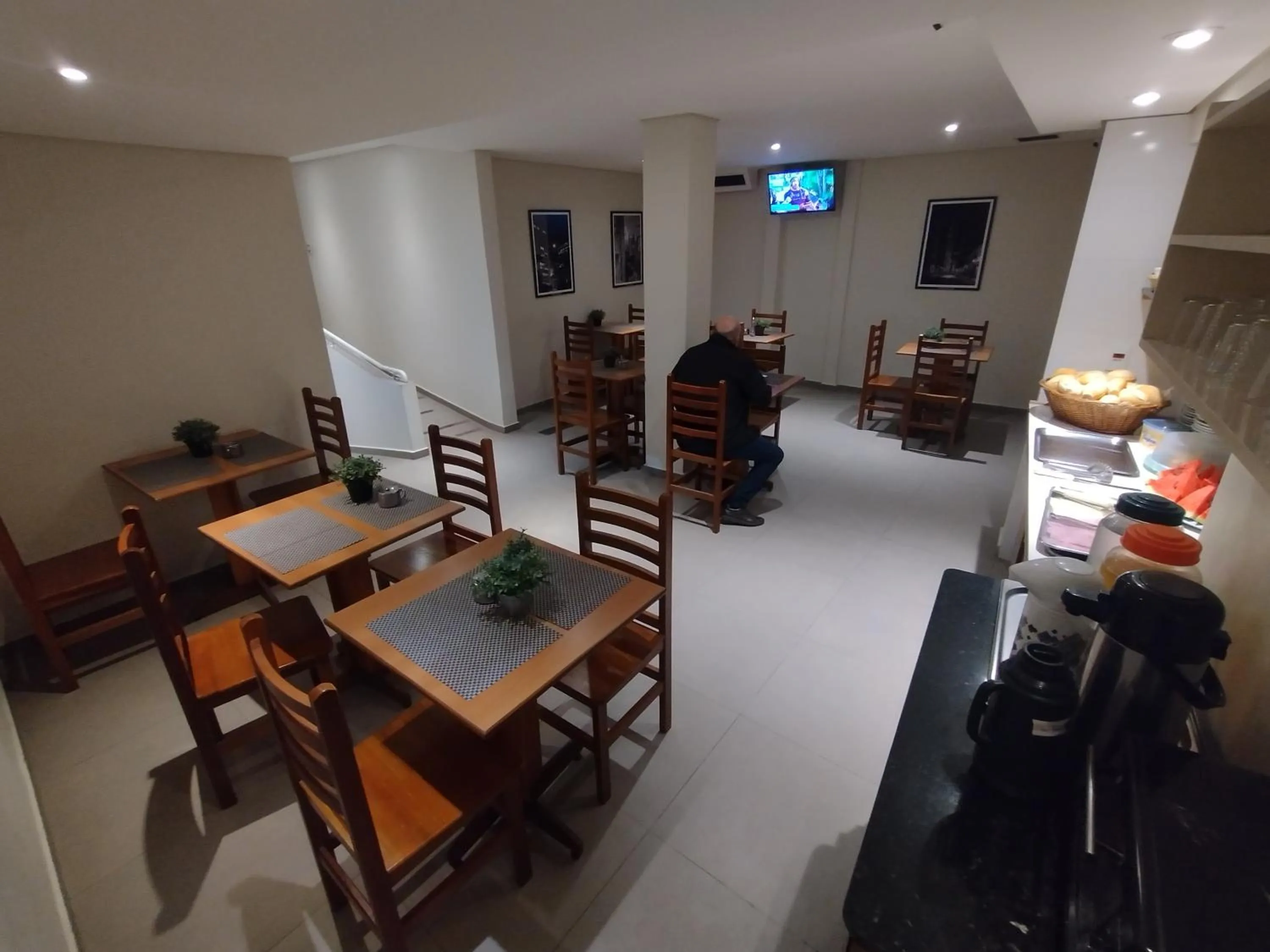 Restaurant/places to eat in Hotel Plaza Olido