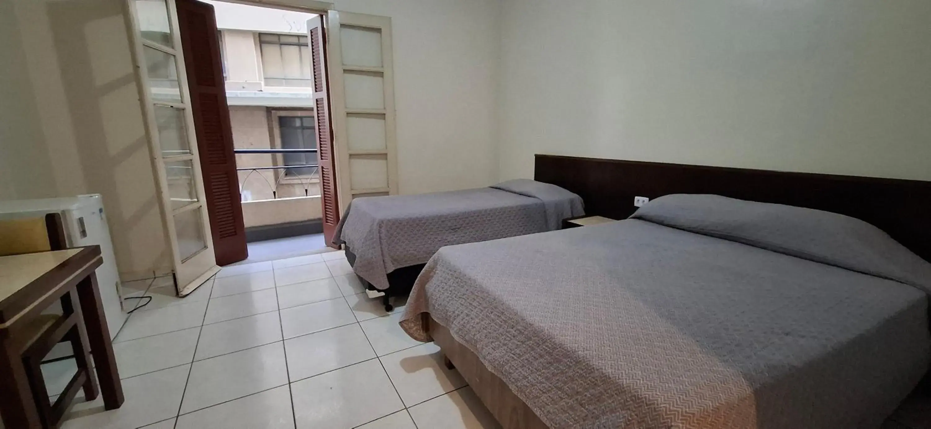 Family Room with Private Bathroom in Hotel Plaza Olido Family Room with Private Bathroom in Hotel Plaza Olido