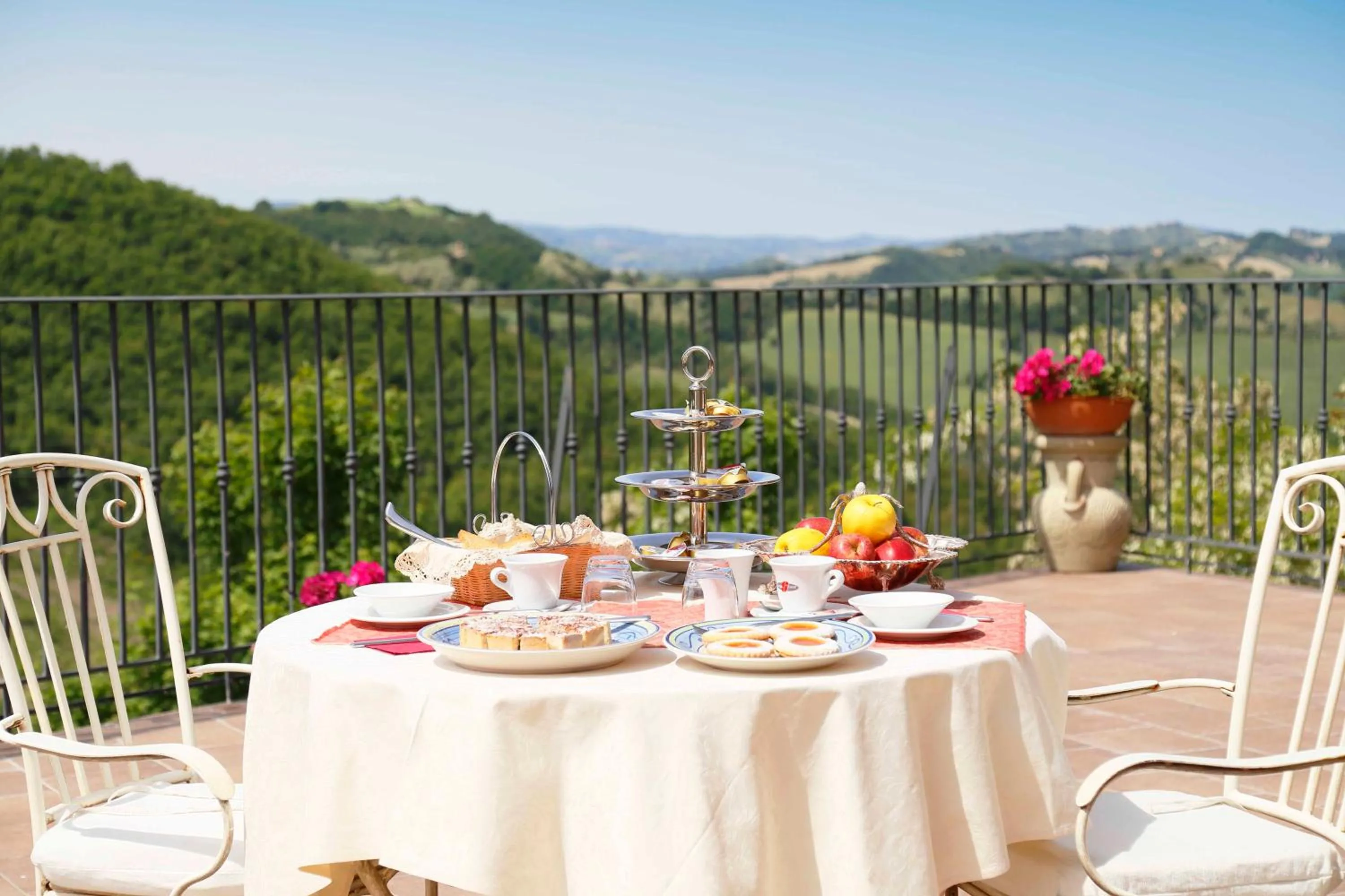 Restaurant/places to eat in Colleverde Country House & SPA Urbino