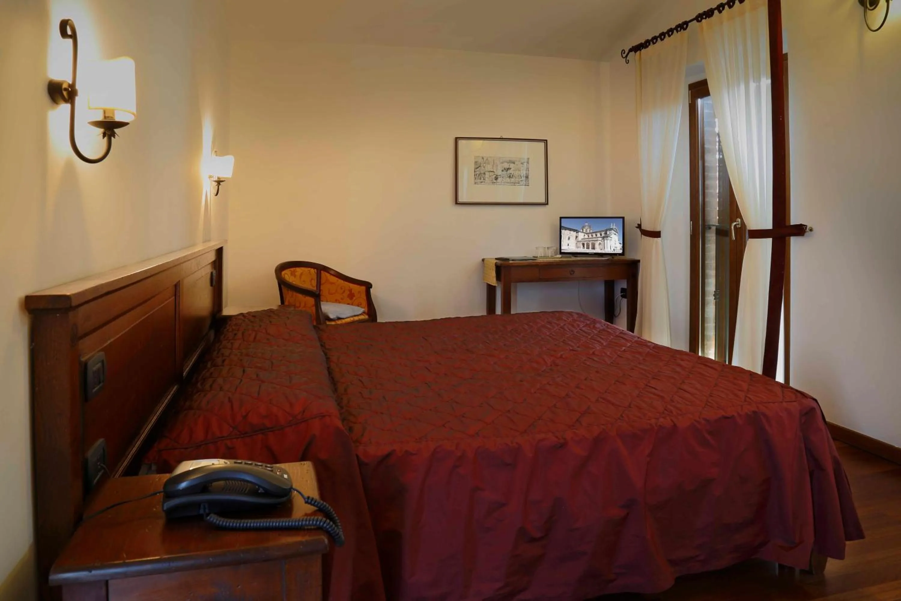Photo of the whole room, Bed in Colleverde Country House & SPA Urbino