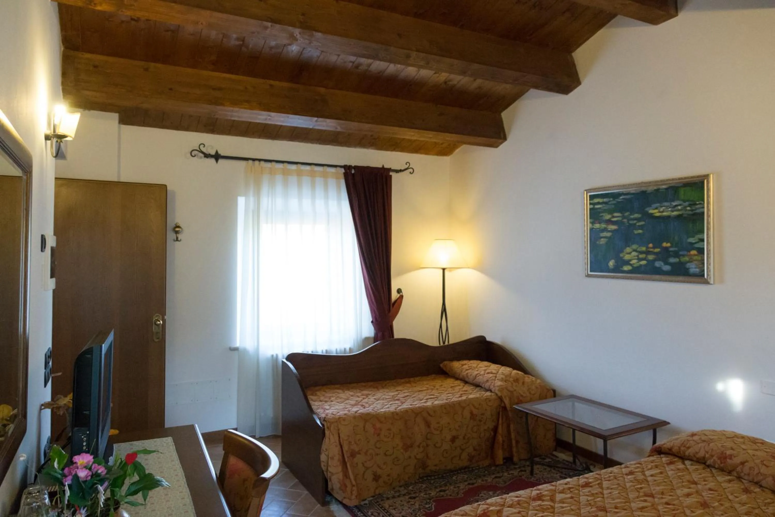 Photo of the whole room, Bed in Colleverde Country House & SPA Urbino