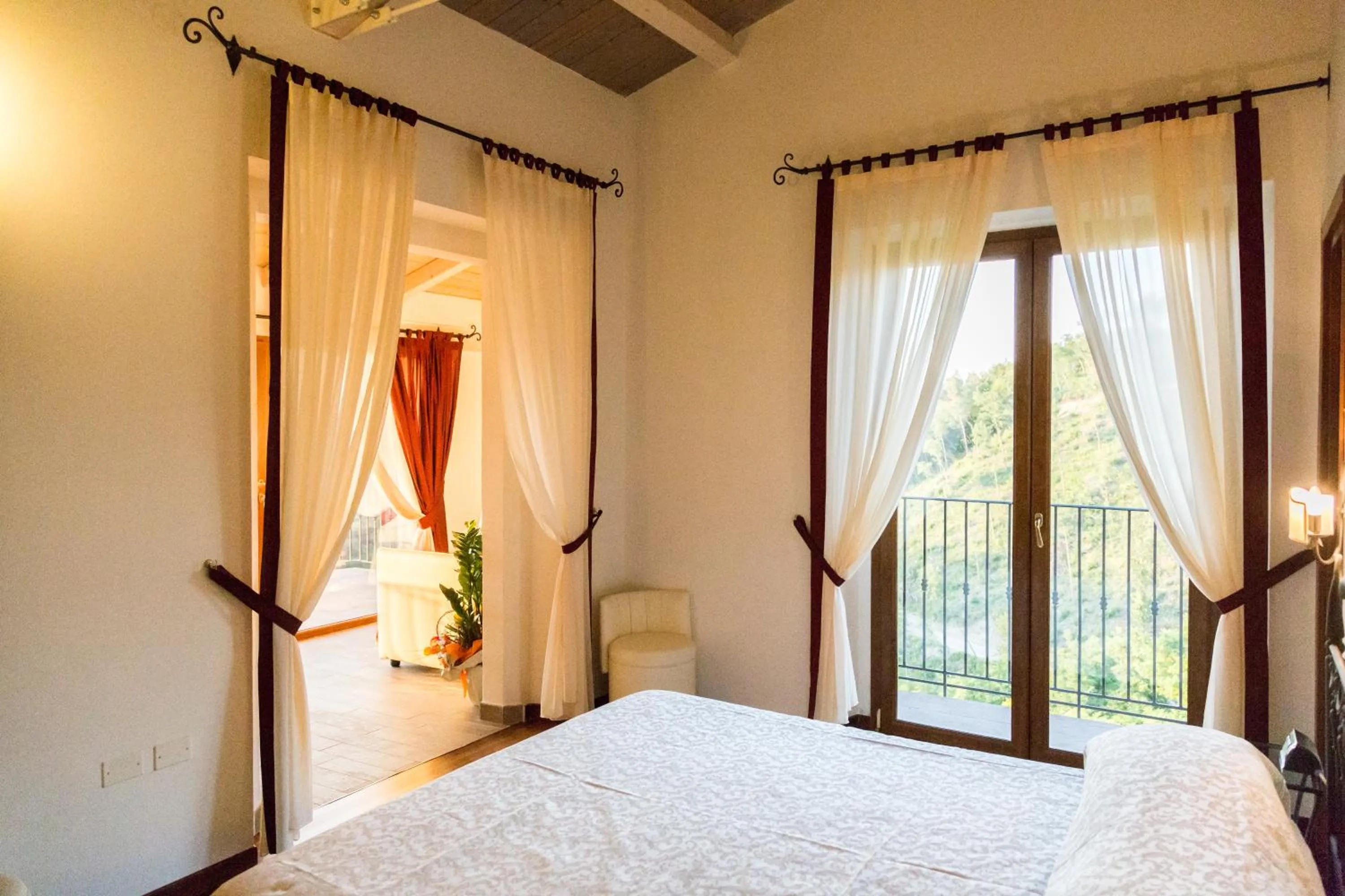 View (from property/room), Bed in Colleverde Country House & SPA Urbino