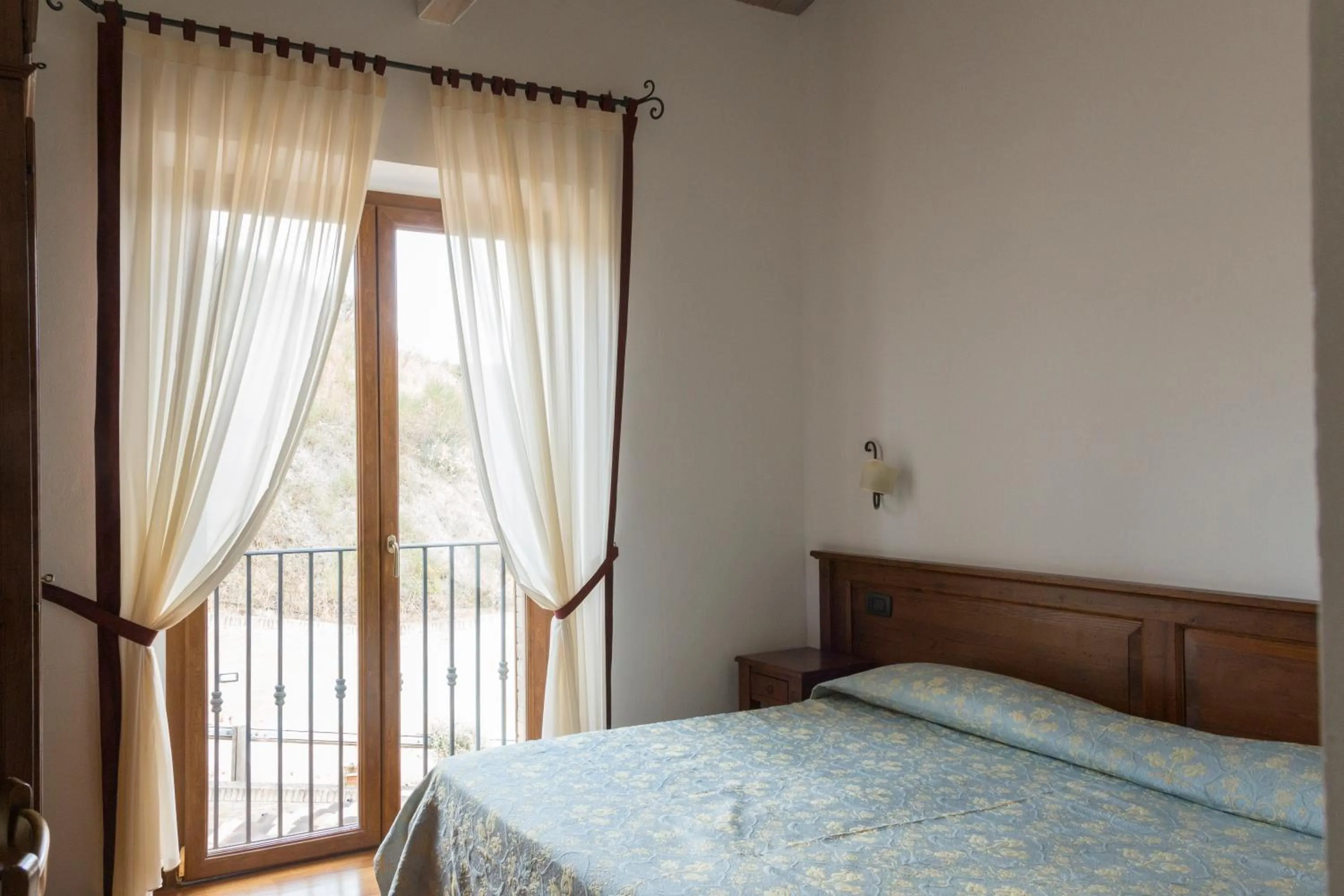 Bed in Colleverde Country House & SPA Urbino