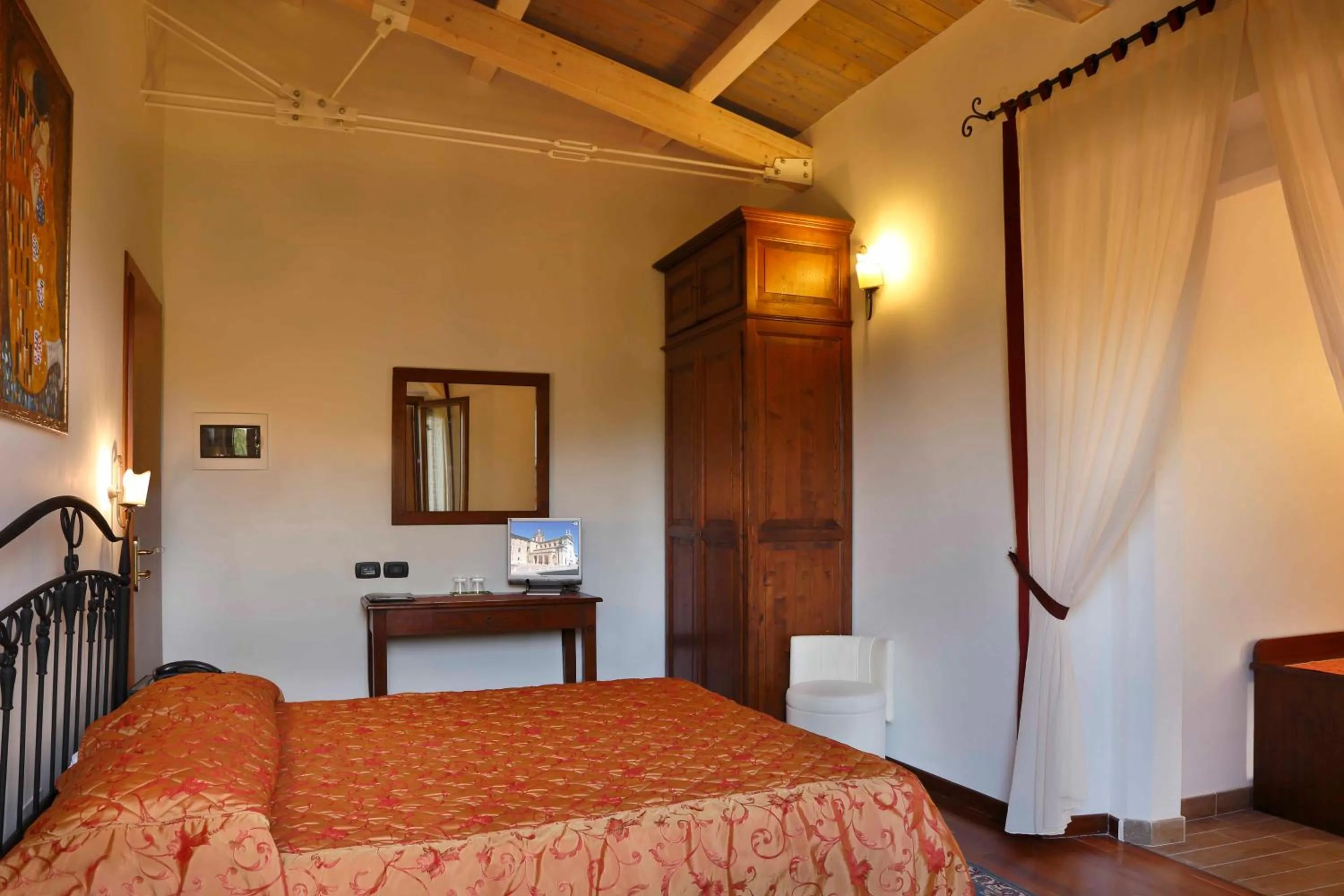 Photo of the whole room, Bed in Colleverde Country House & SPA Urbino