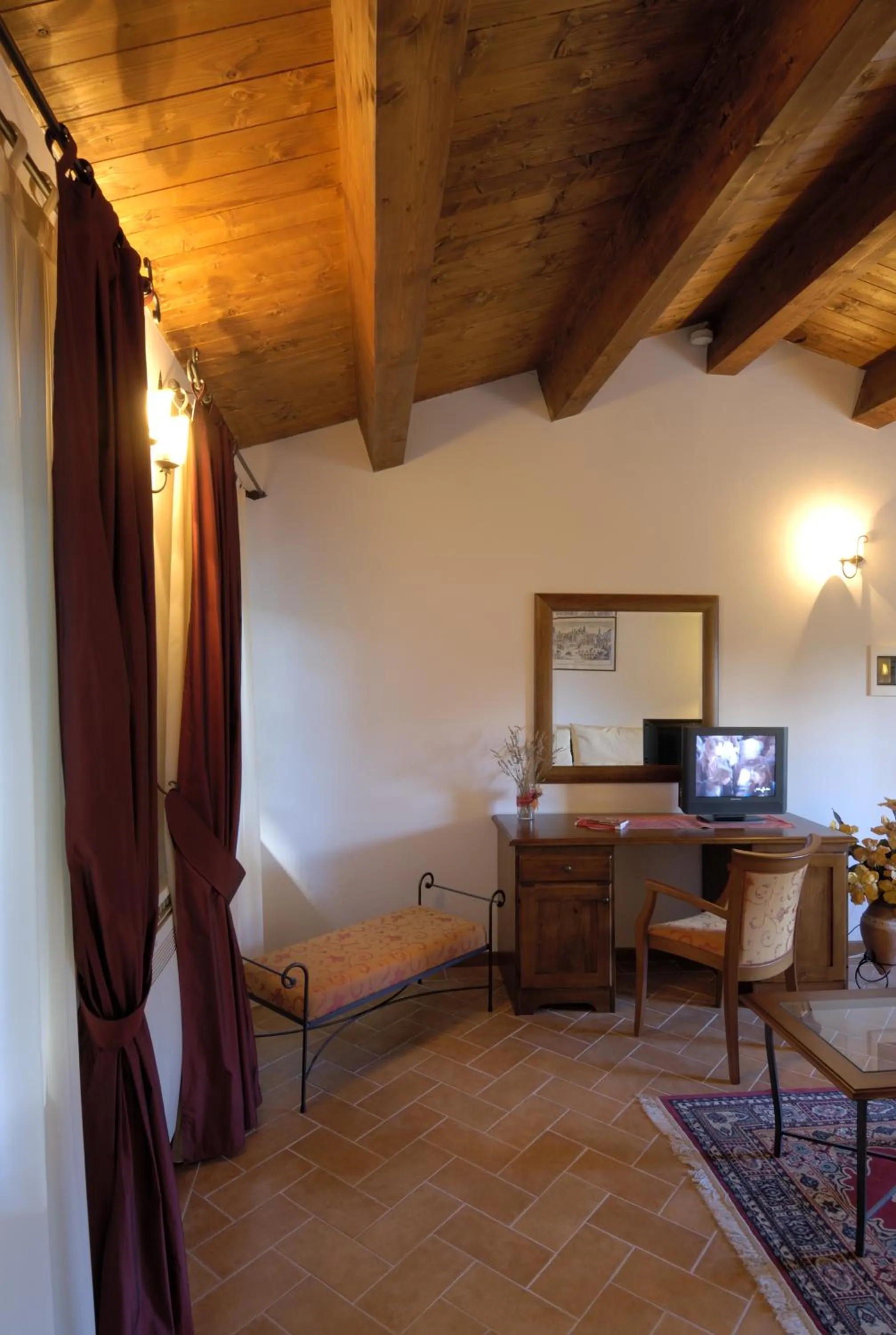 TV and multimedia in Colleverde Country House & SPA Urbino
