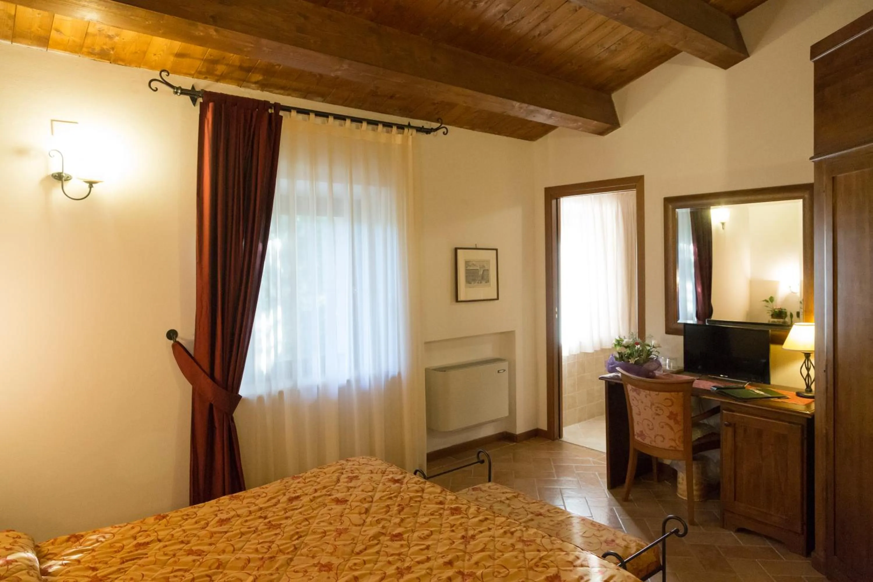 Photo of the whole room, Bed in Colleverde Country House & SPA Urbino