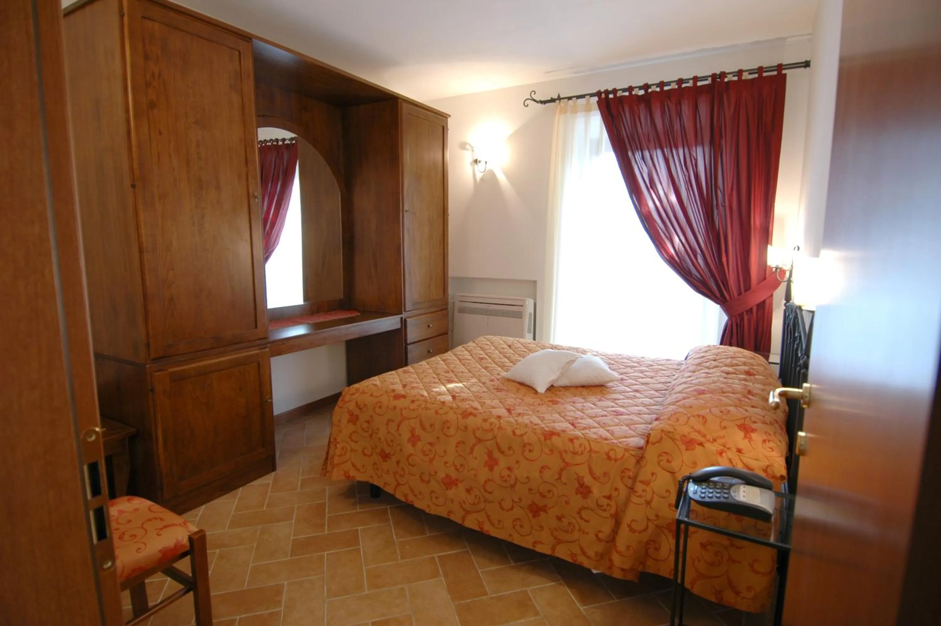 Photo of the whole room, Bed in Colleverde Country House & SPA Urbino