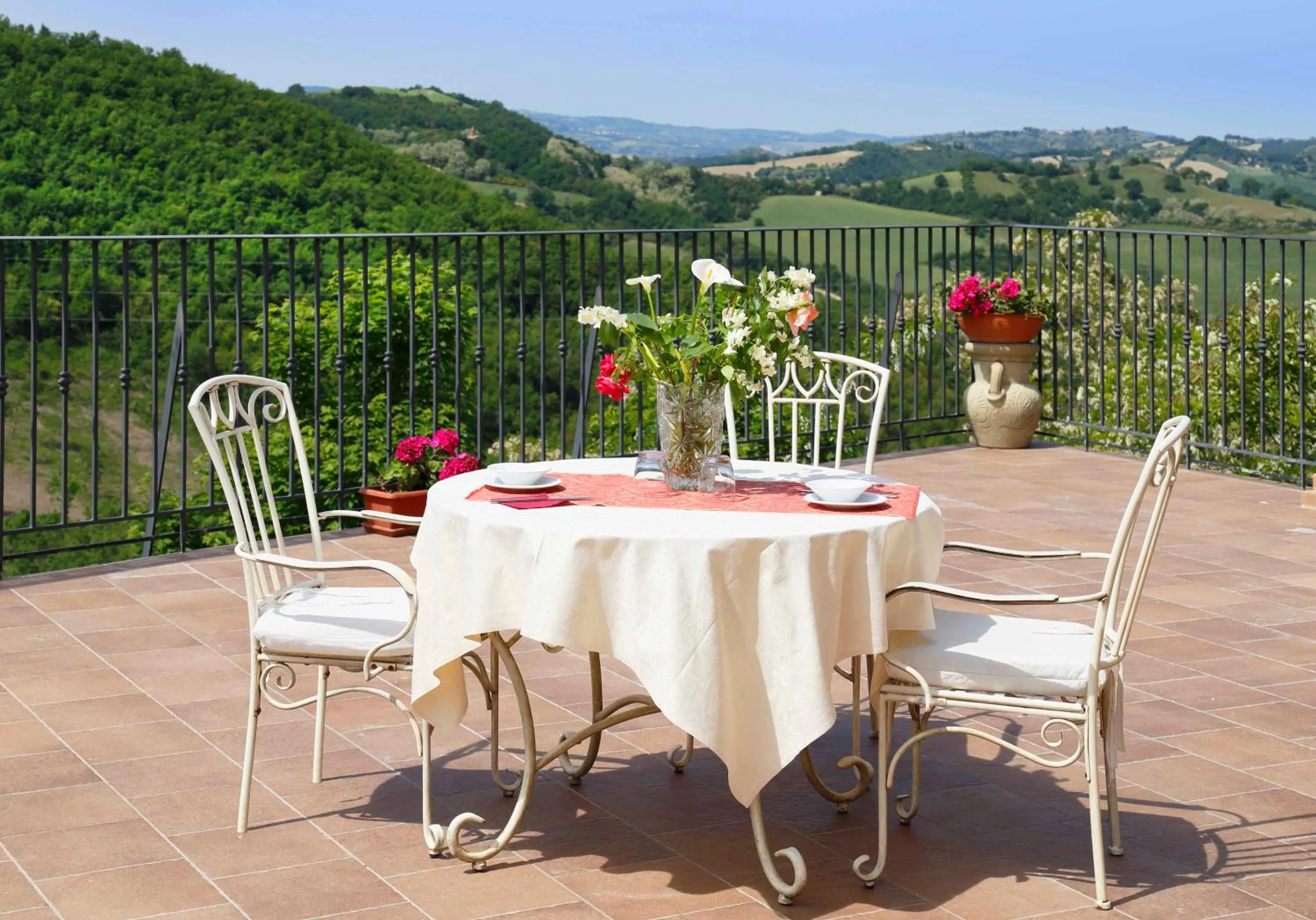 Balcony/Terrace in Colleverde Country House & SPA Urbino