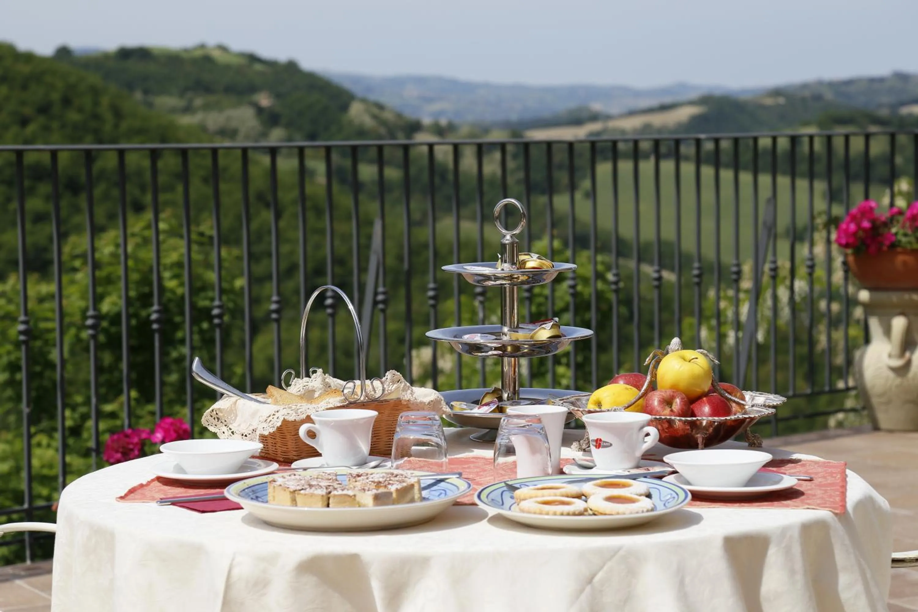 Balcony/Terrace in Colleverde Country House & SPA Urbino