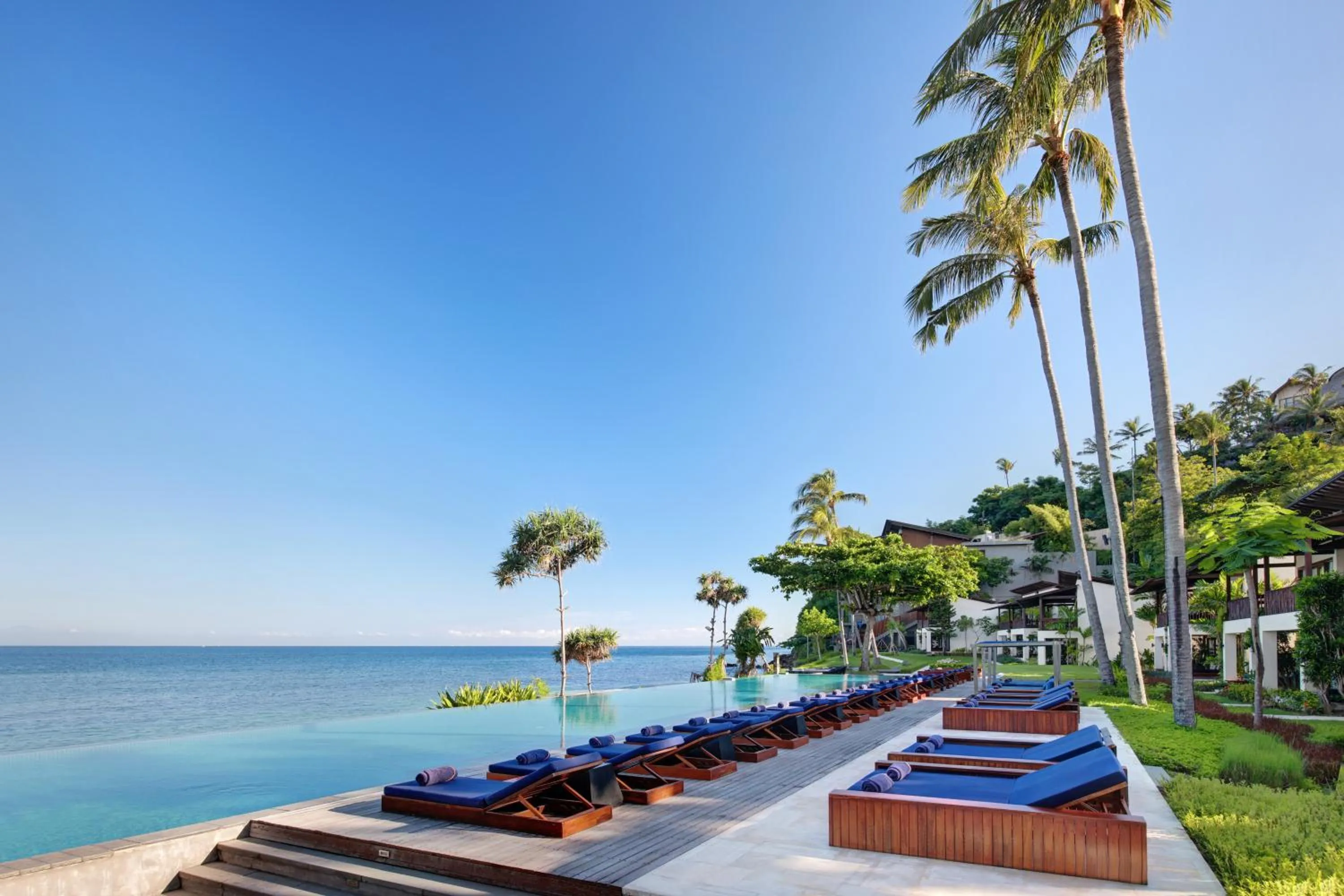 Swimming pool in Katamaran Hotel & Resort Lombok