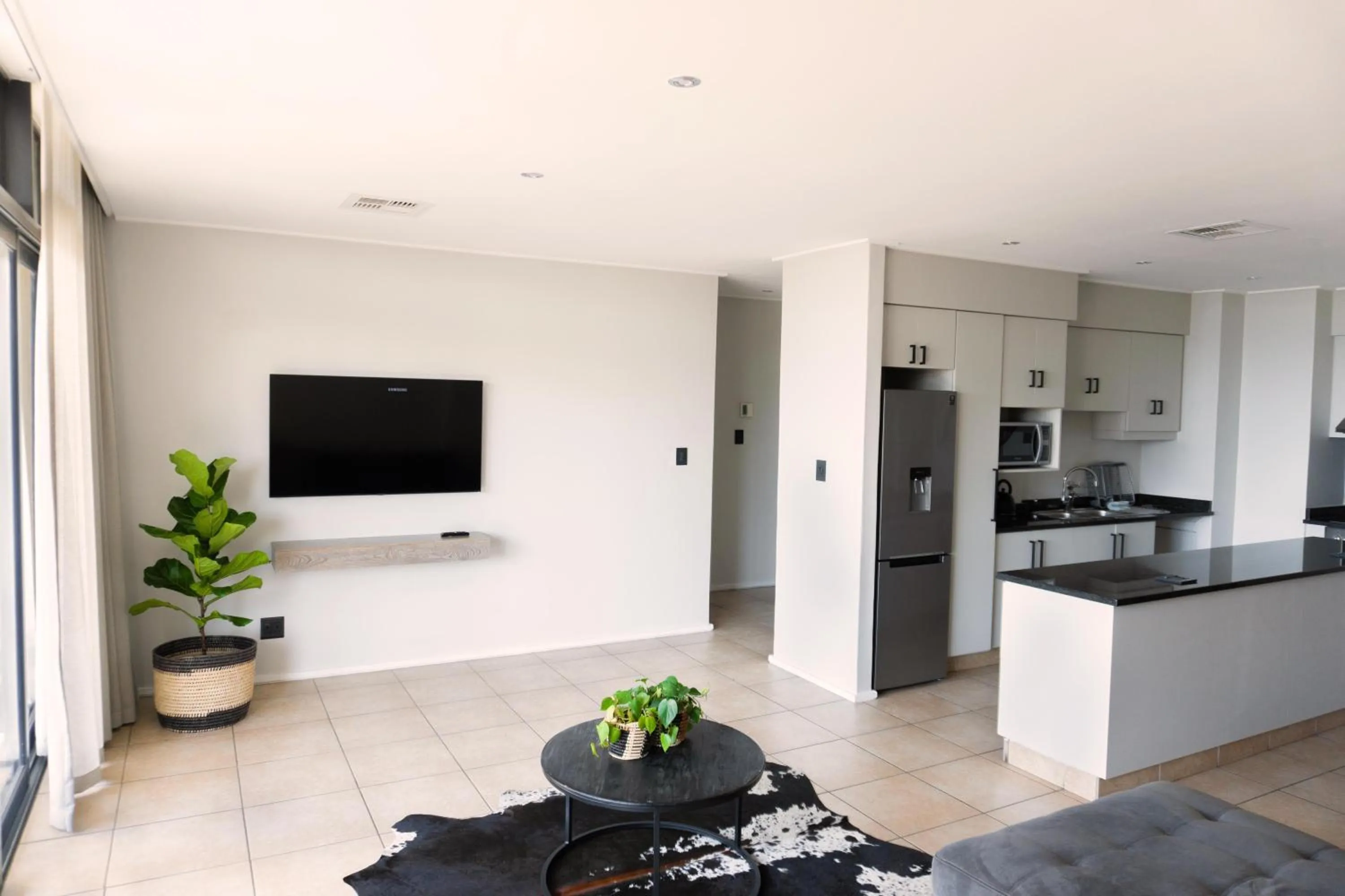 TV and multimedia in Point Waterfront Apartments