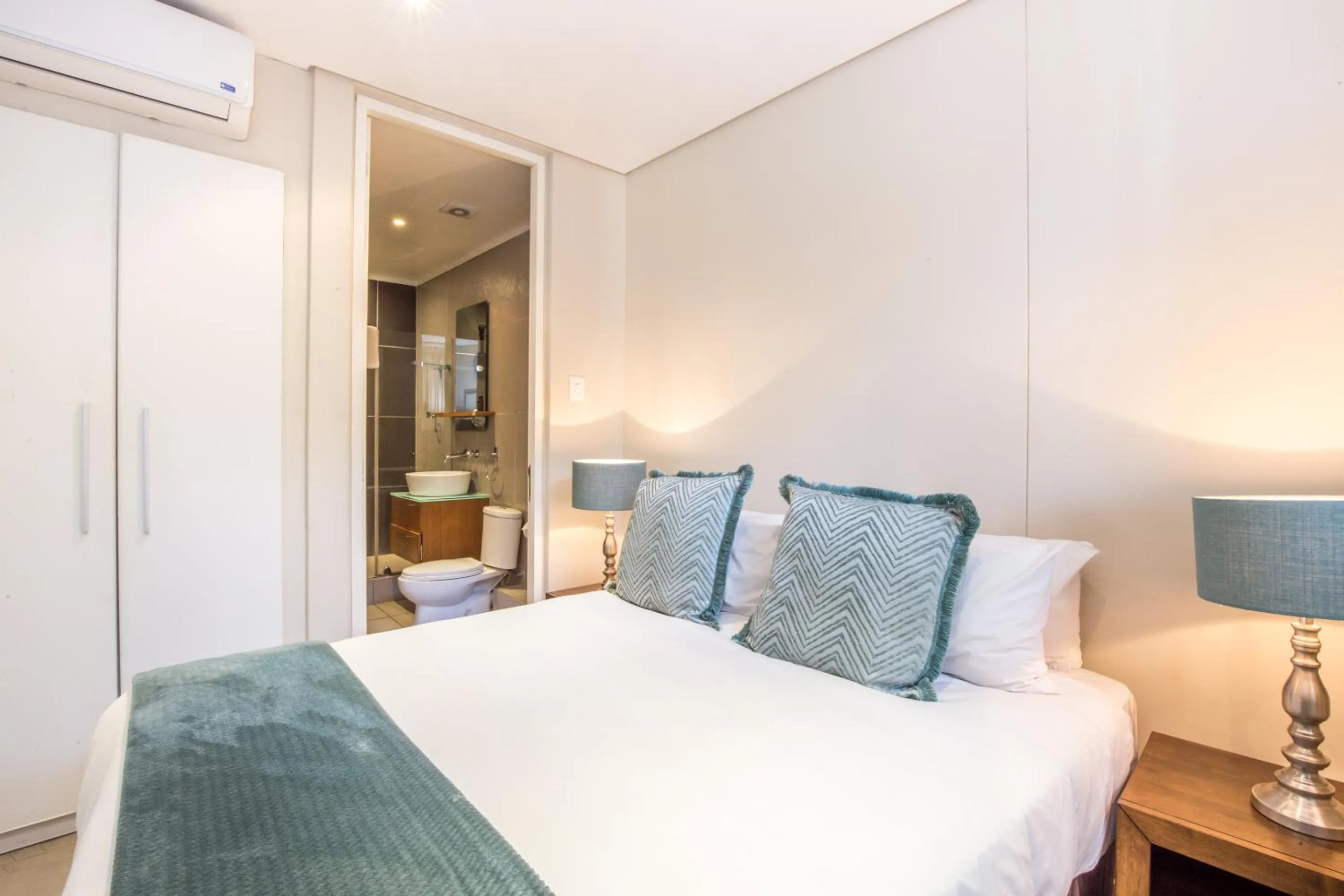 Bedroom, Bed in Point Waterfront Apartments