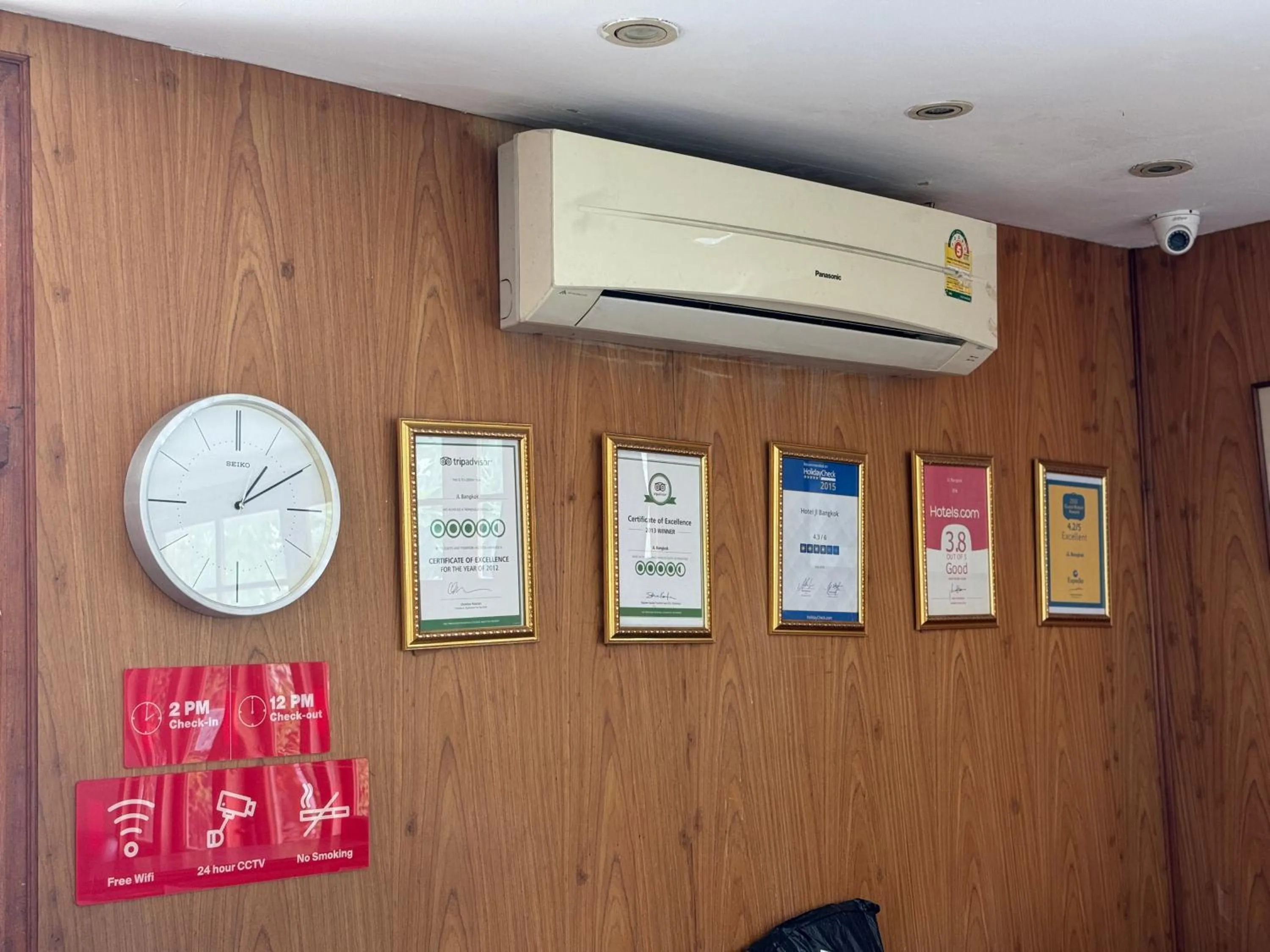 Lobby or reception in JL Bangkok Hotel