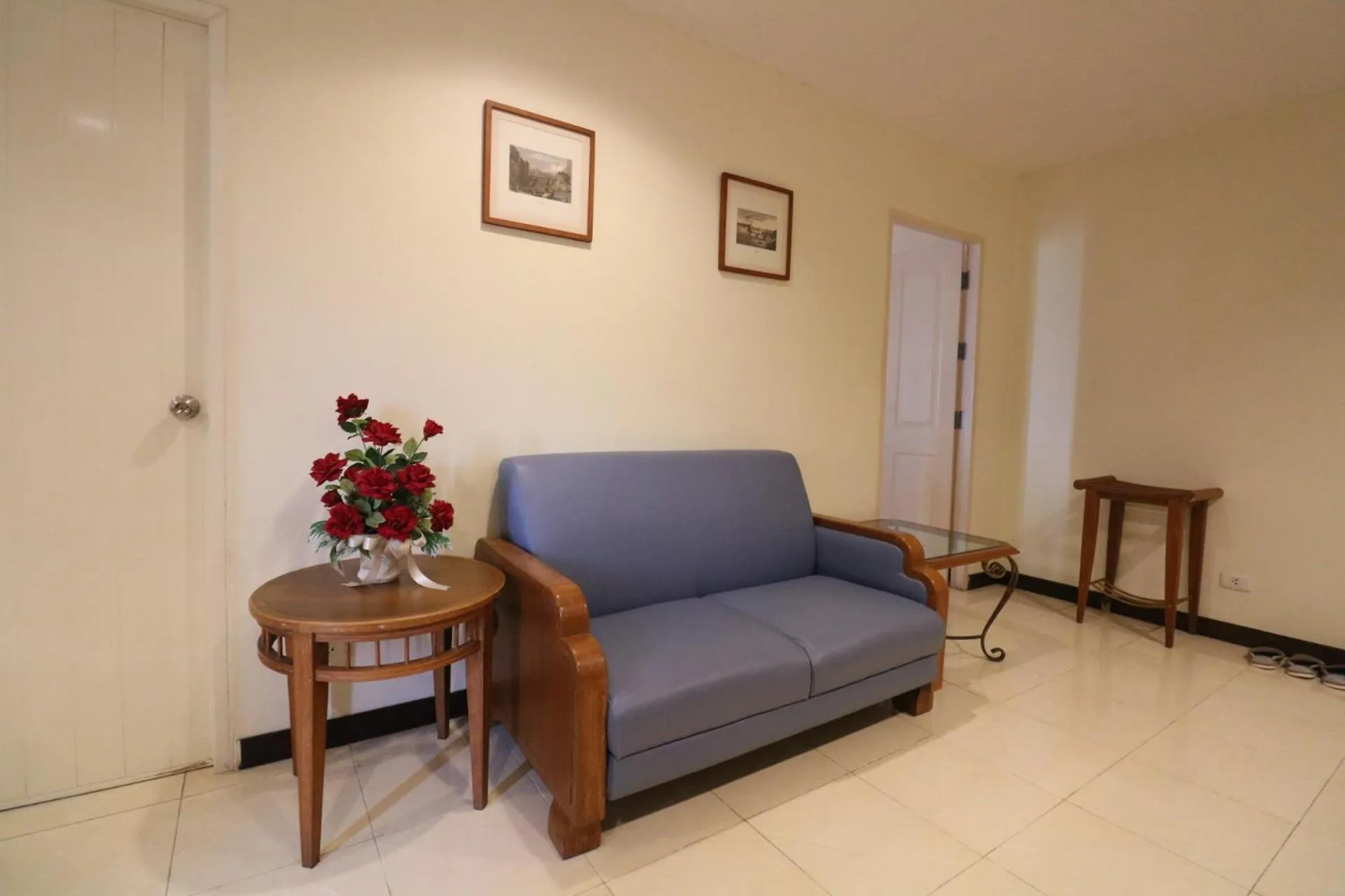 Seating area in JL Bangkok Hotel