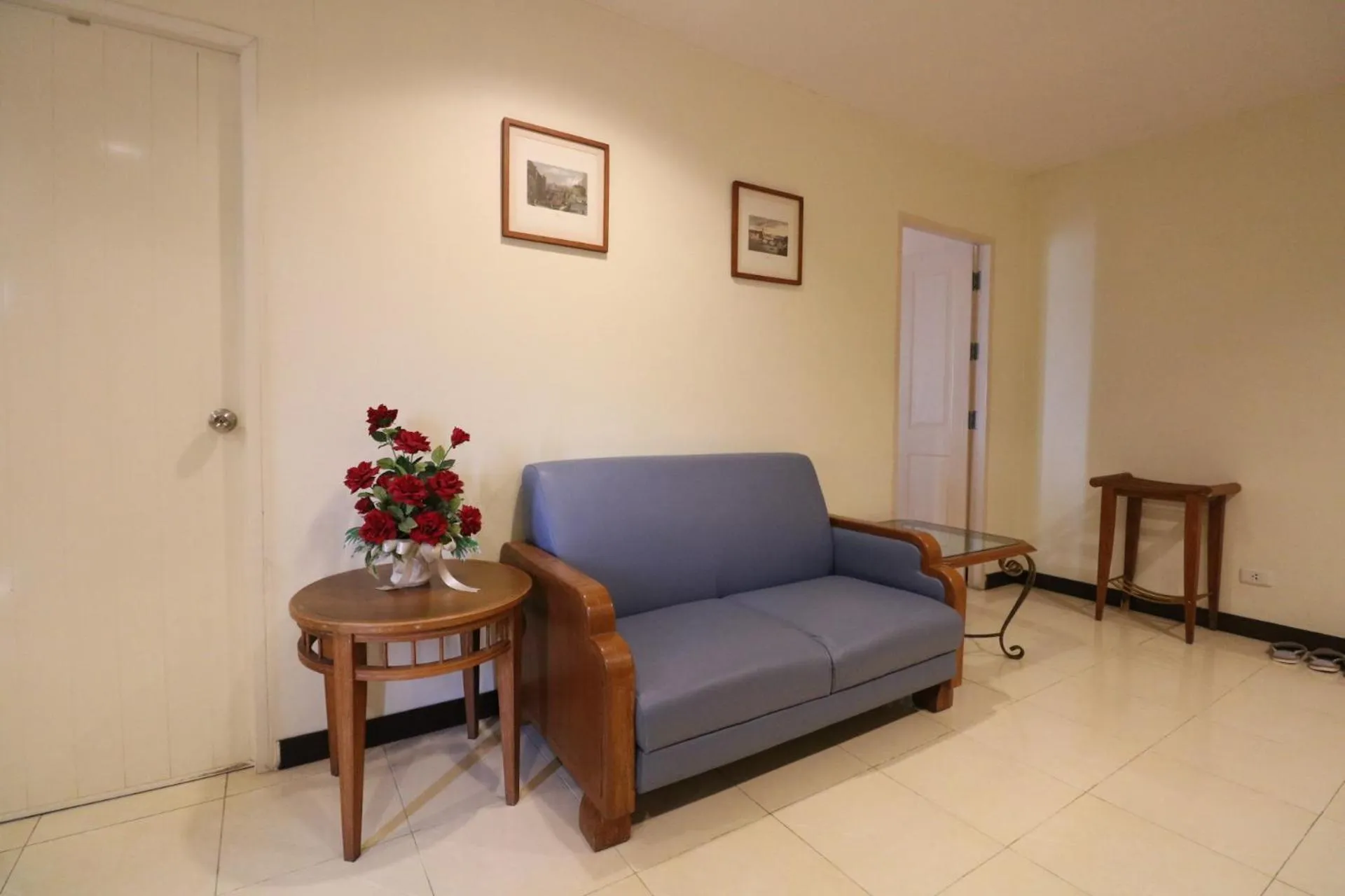 Seating area in JL Bangkok Hotel