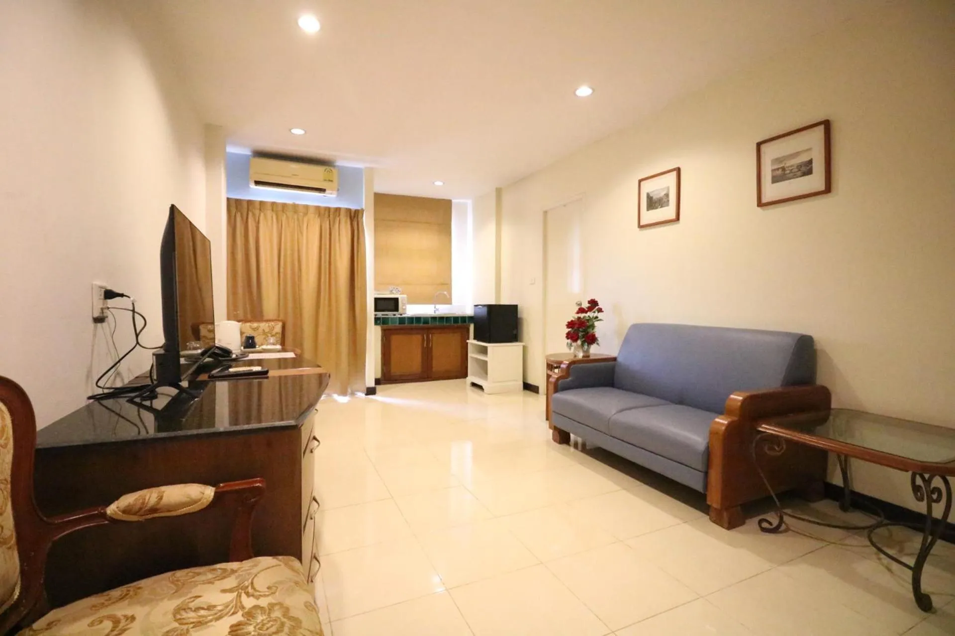 Seating area in JL Bangkok Hotel