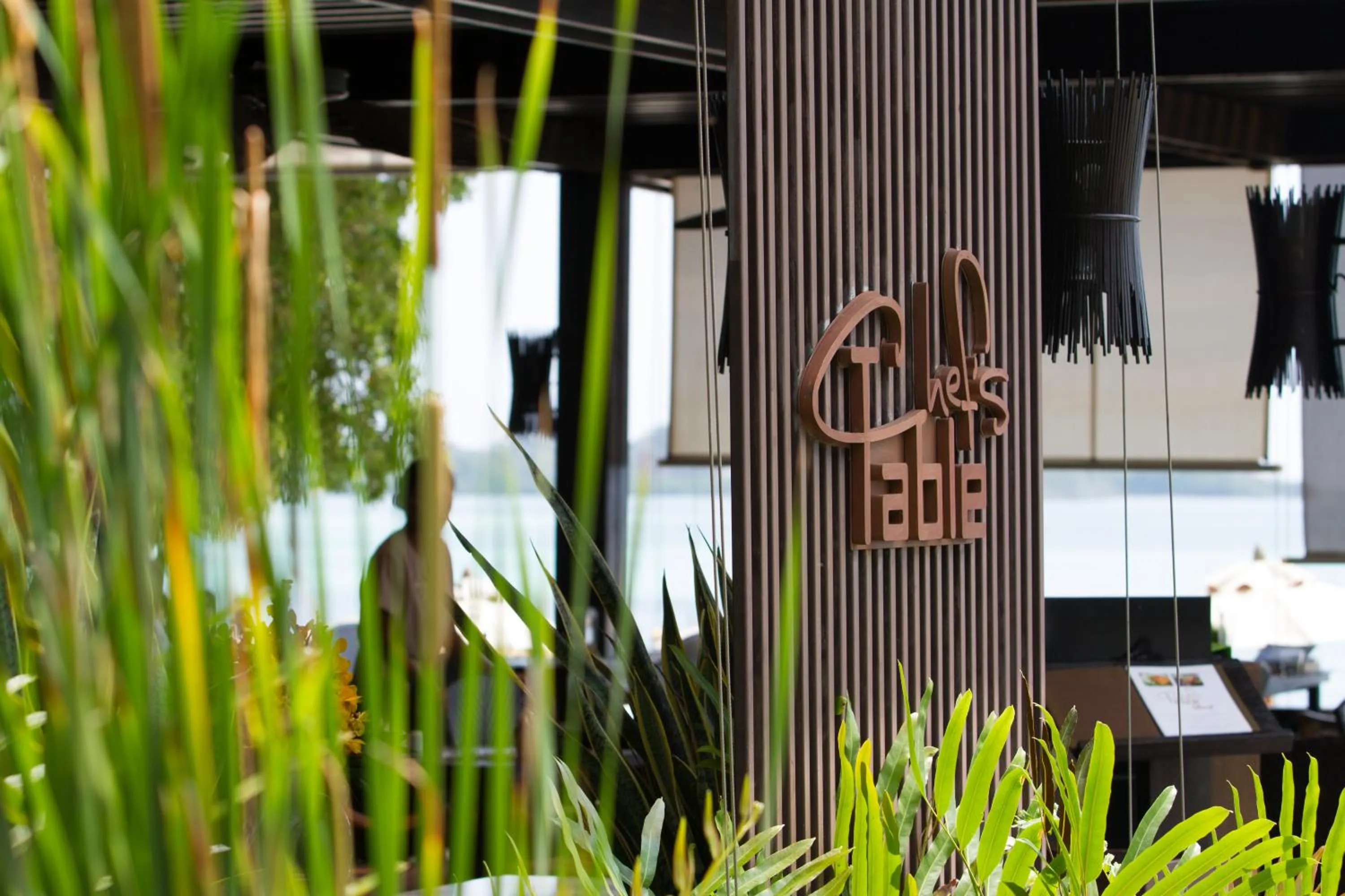 Restaurant/places to eat in Sareeraya Villas & Suites