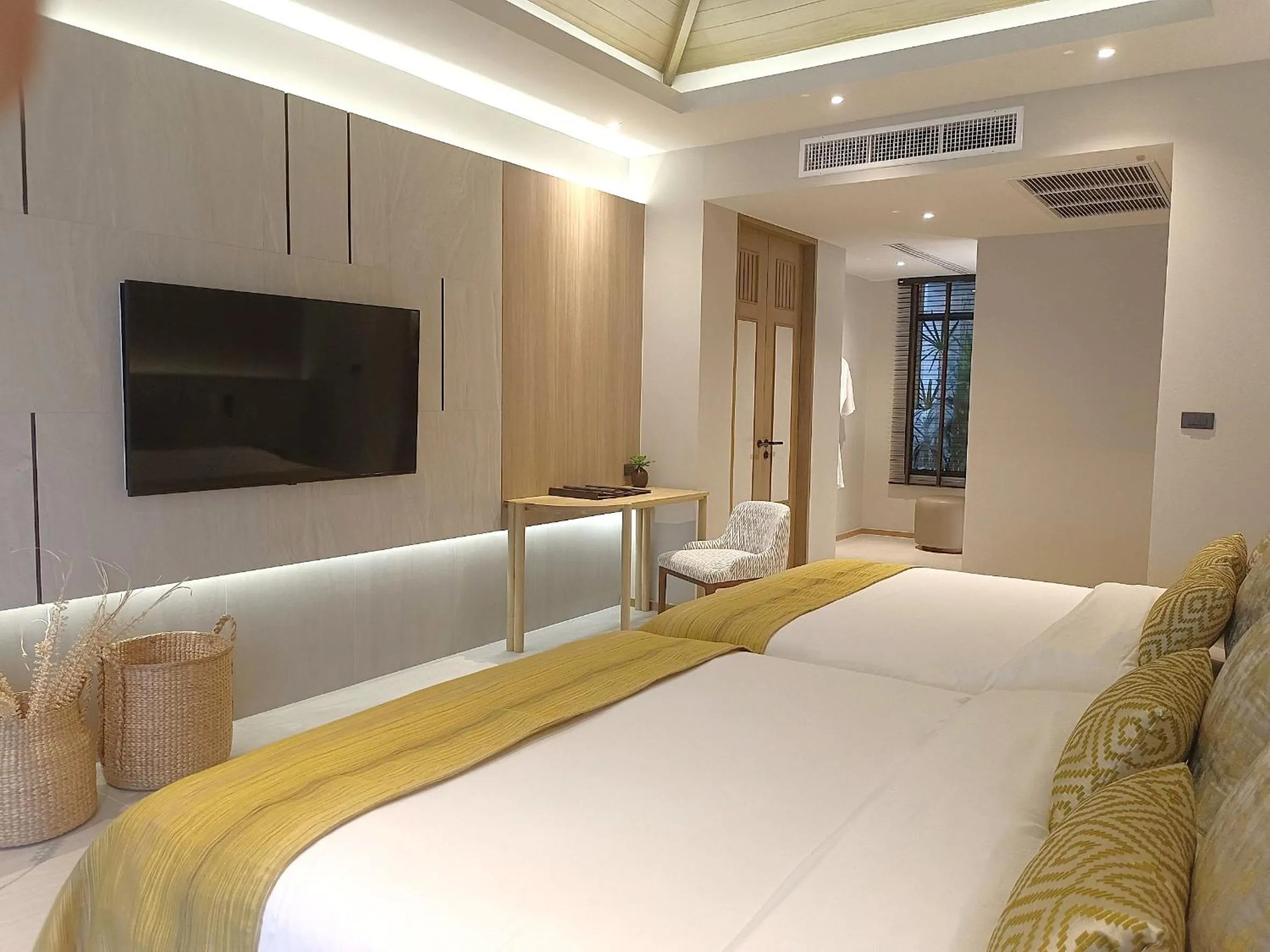 Bed in Sareeraya Villas & Suites