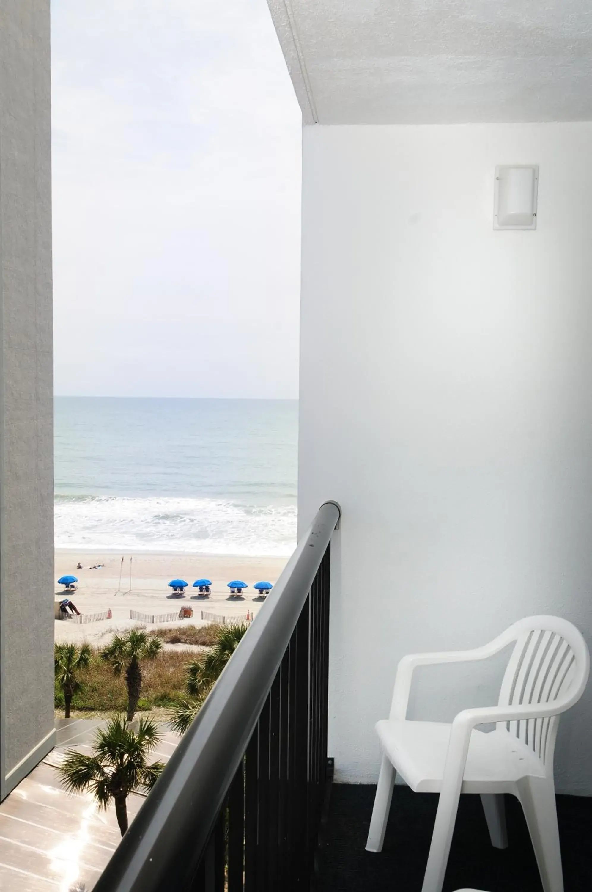 1 Room Side View Efficiency with 1 Queen Bed - T6 in Holiday Sands South 1 Room Side View Efficiency with 1 Queen Bed - T6 in Holiday Sands South