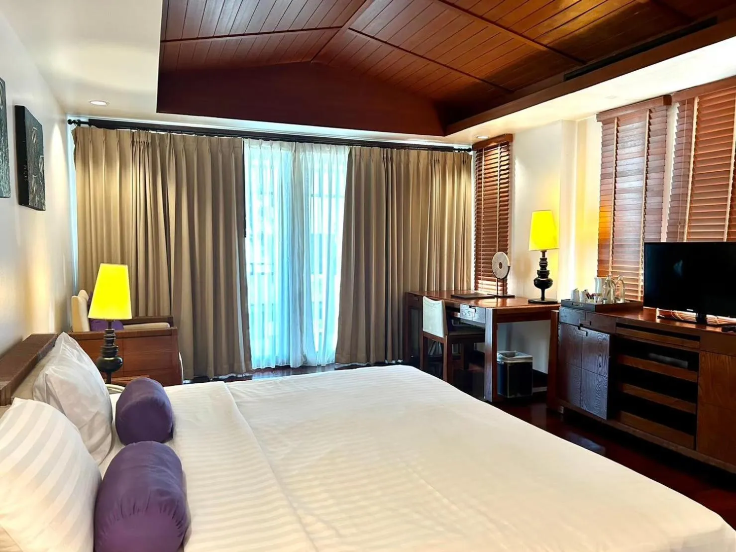 Bed in The Sarann Koh Samui, Suites & Villas