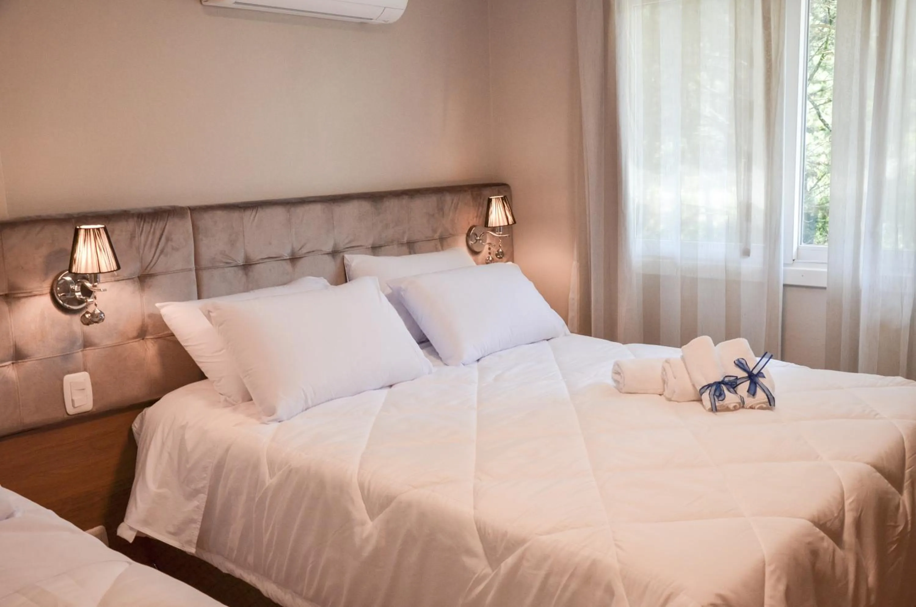 Bedroom, Bed in Viena Flats