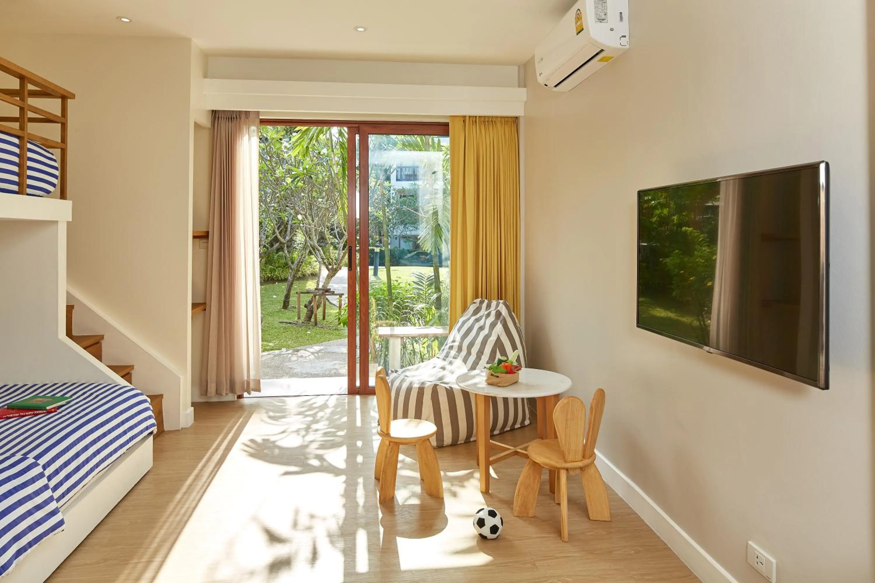 TV and multimedia, Bed in Bandara Spa Resort & Pool Villas, Samui