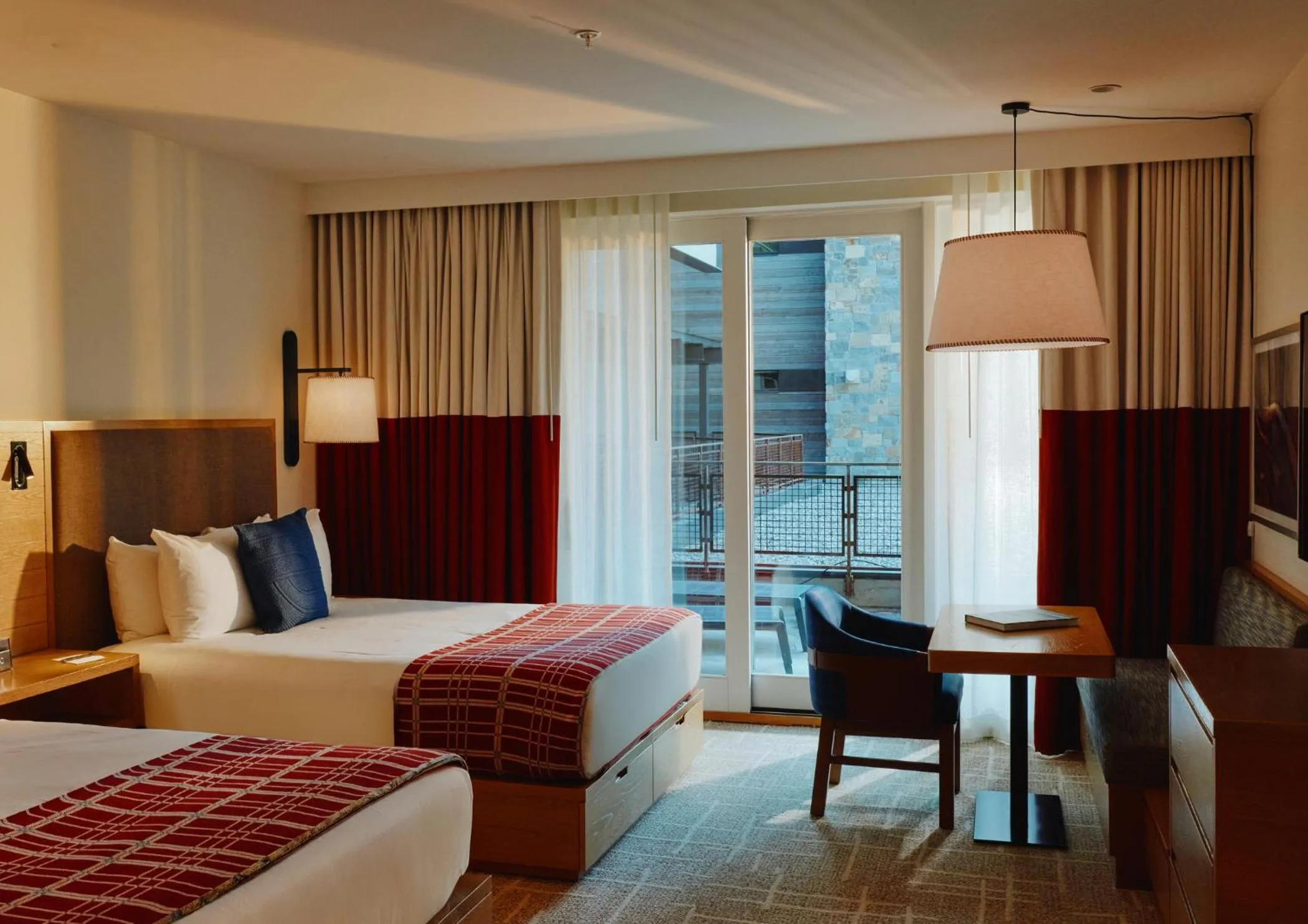 Bedroom, Bed in Limelight Hotel Ketchum