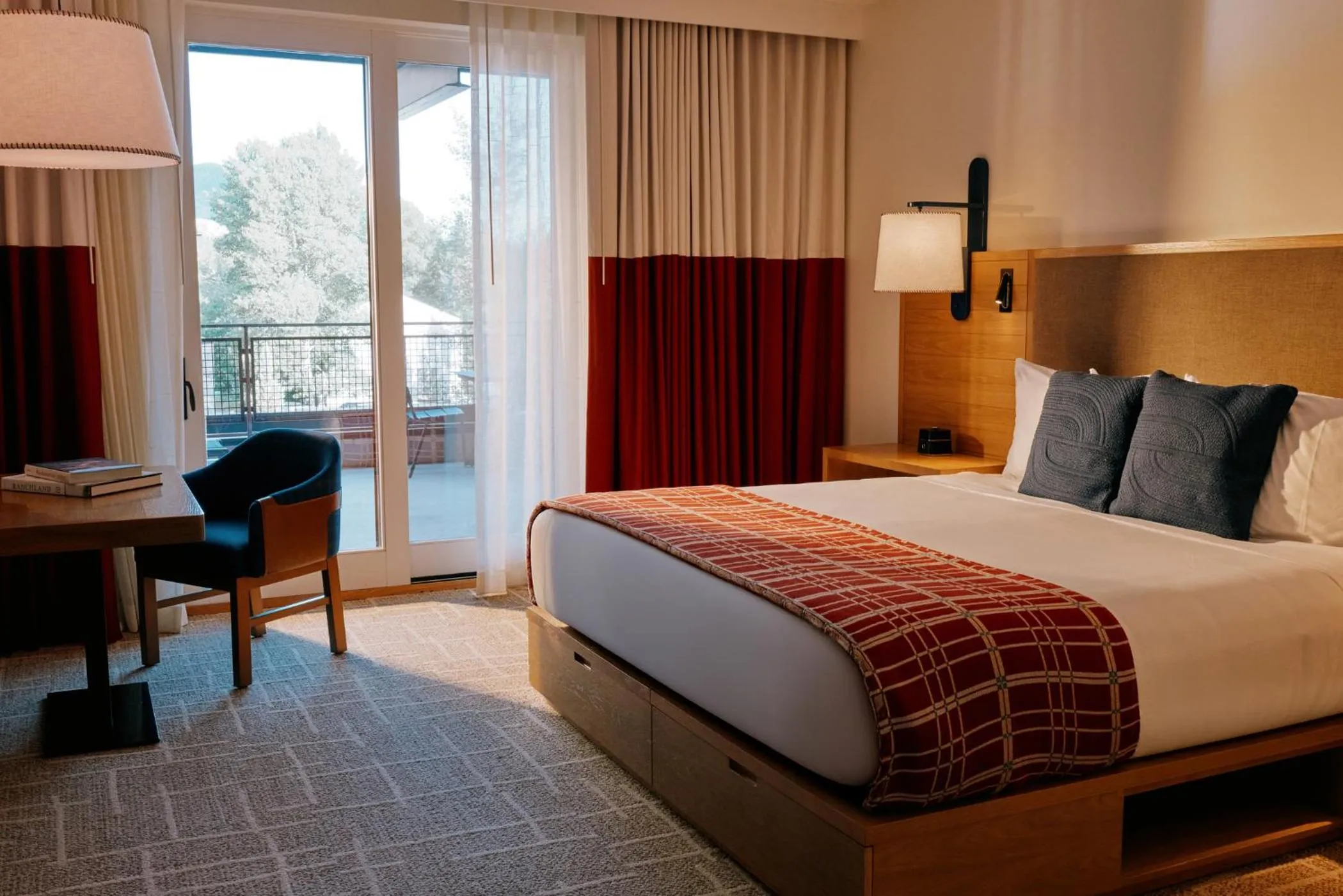 Bedroom, Bed in Limelight Hotel Ketchum