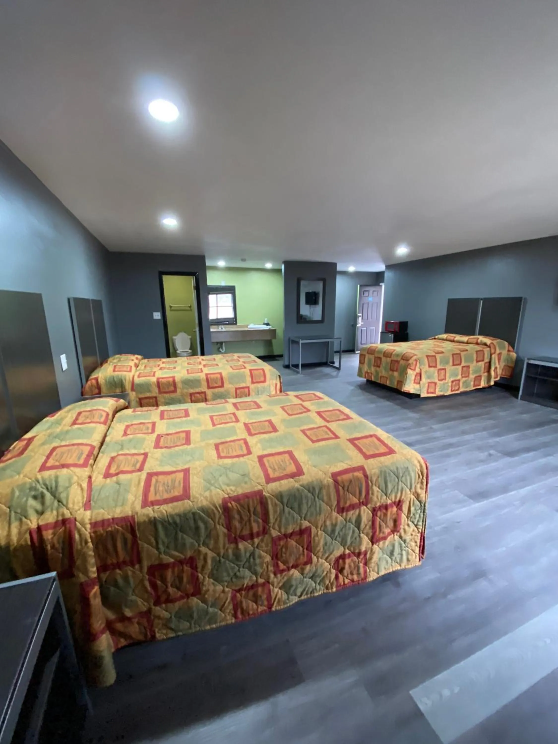 Photo of the whole room, Bed in Town House Motel