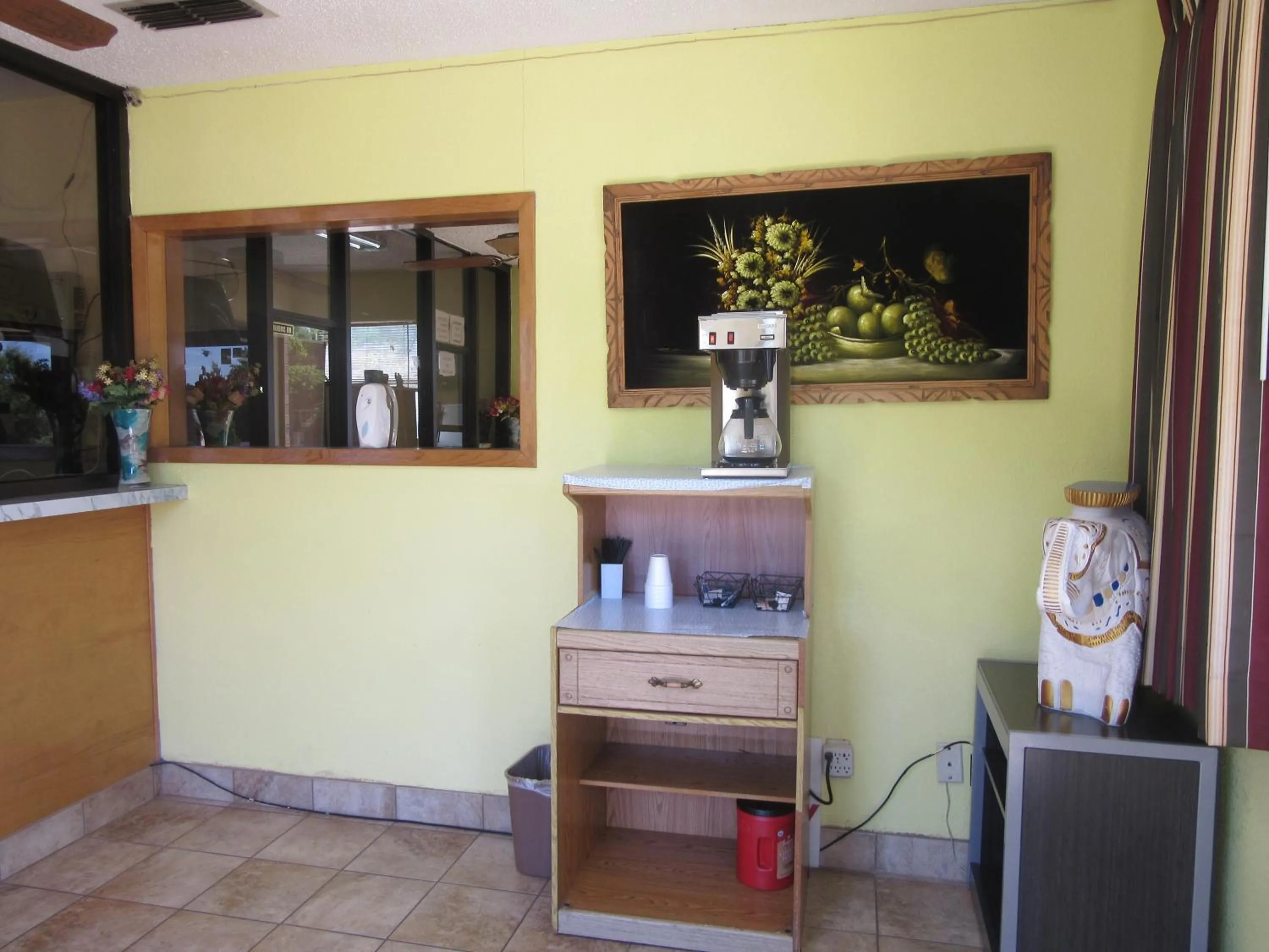 Lobby or reception in Town House Motel