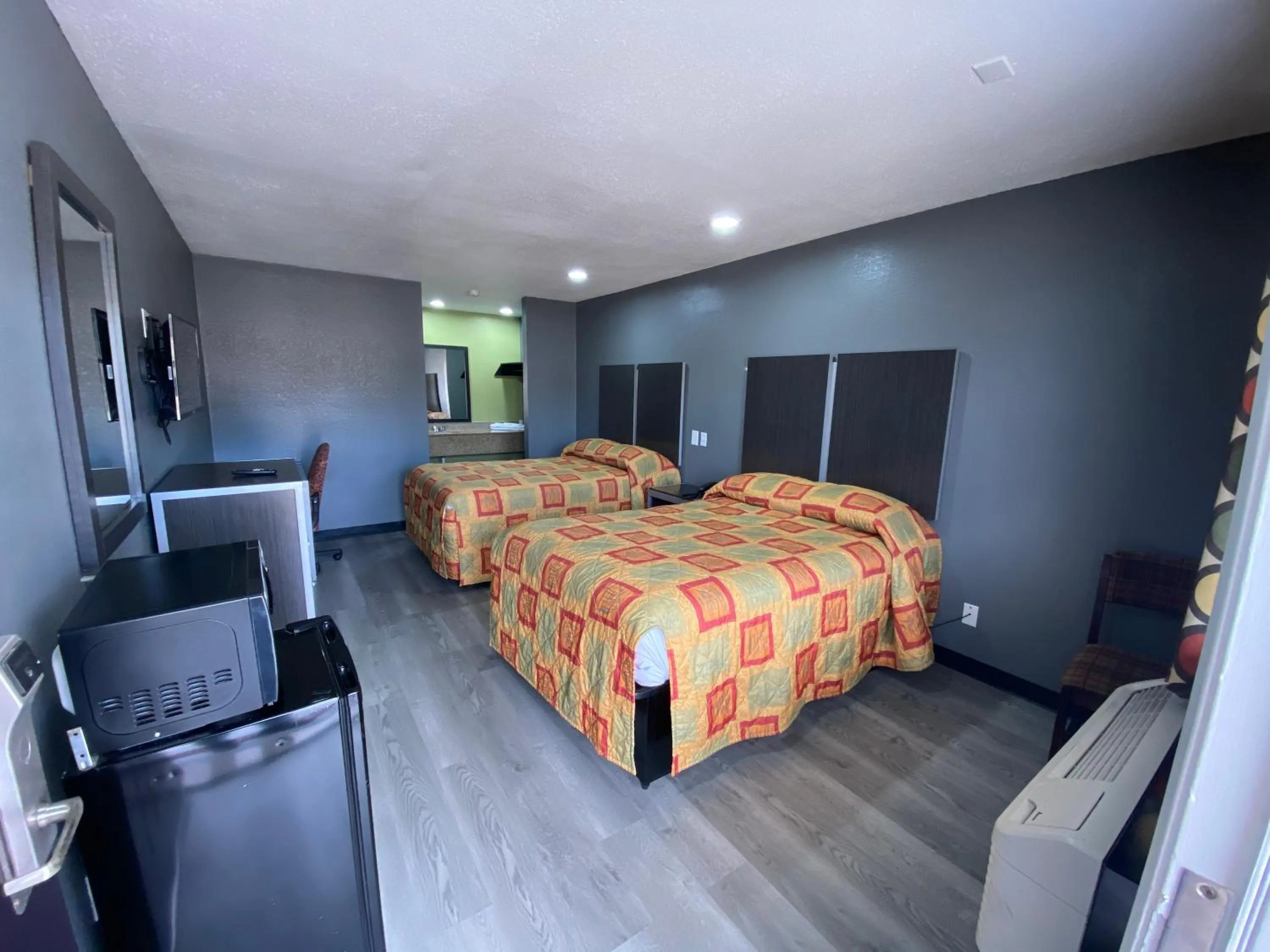 Bed in Town House Motel