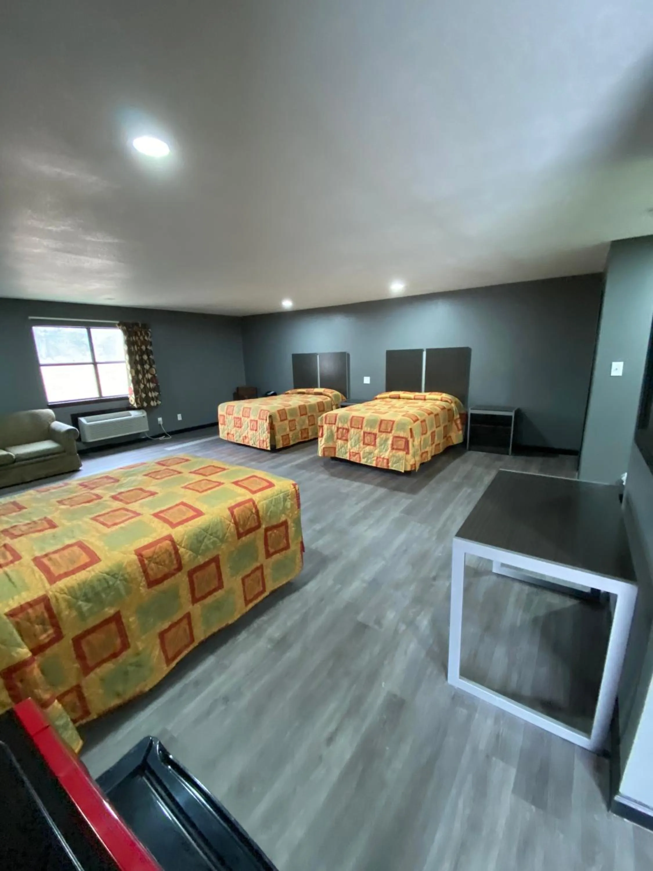 Photo of the whole room, Bed in Town House Motel