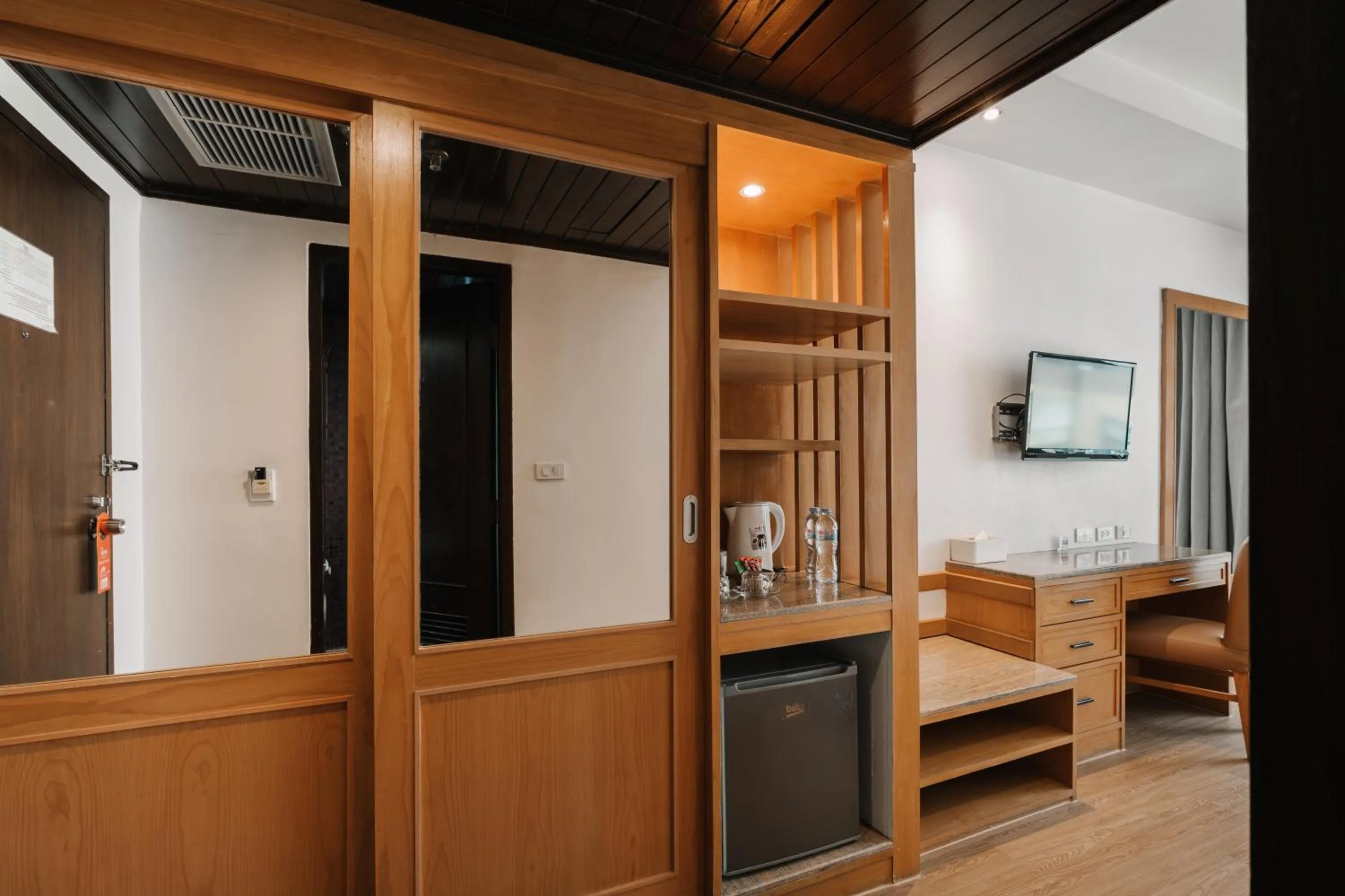 wardrobe in Pinnacle Lumpini Park Hotel