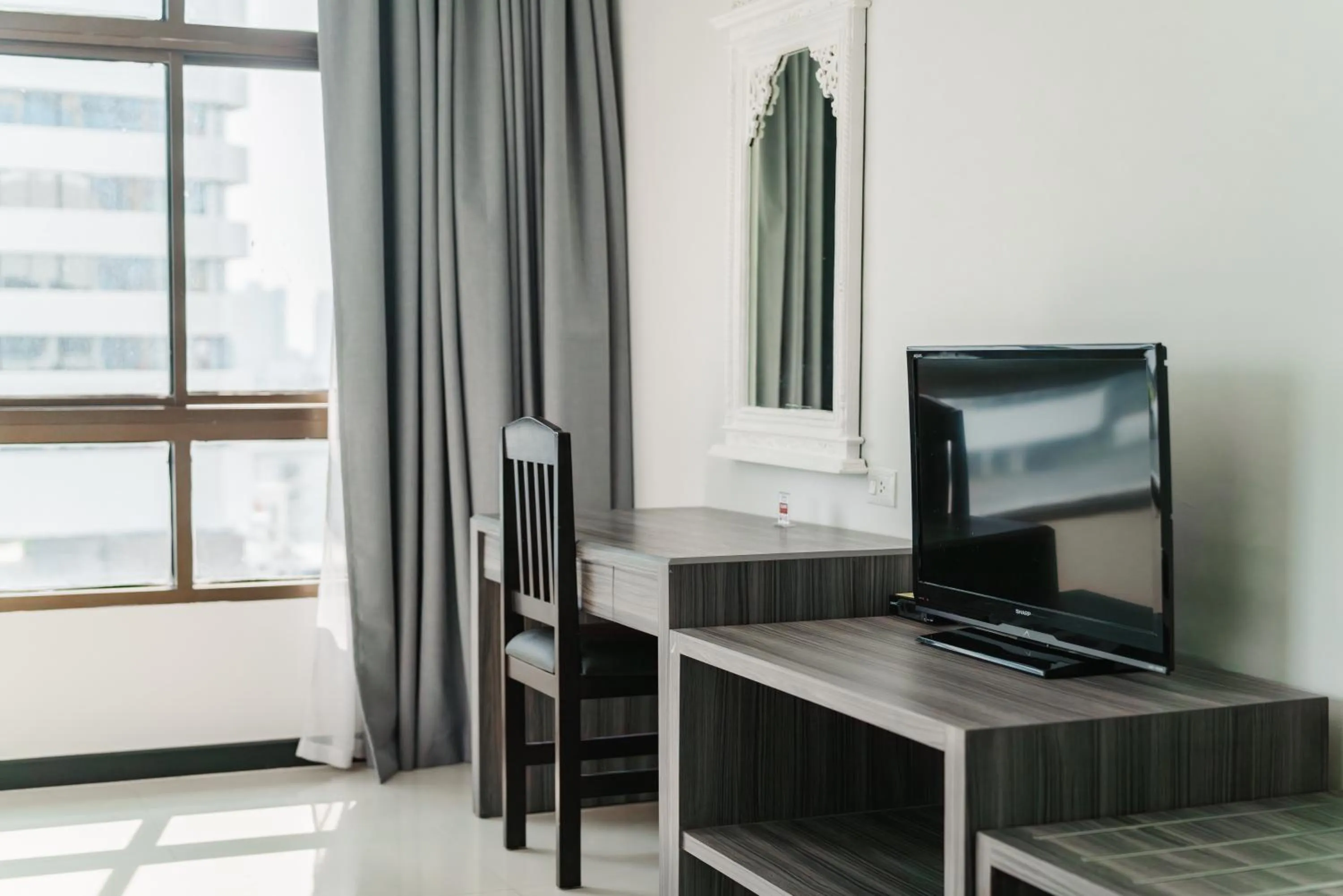 TV and multimedia in Pinnacle Lumpini Park Hotel