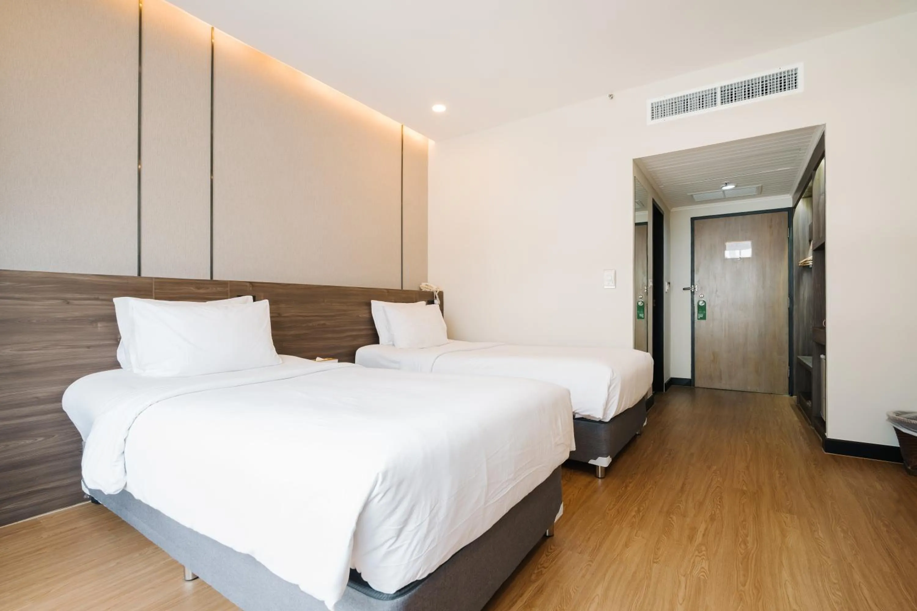 Bed in Pinnacle Lumpini Park Hotel