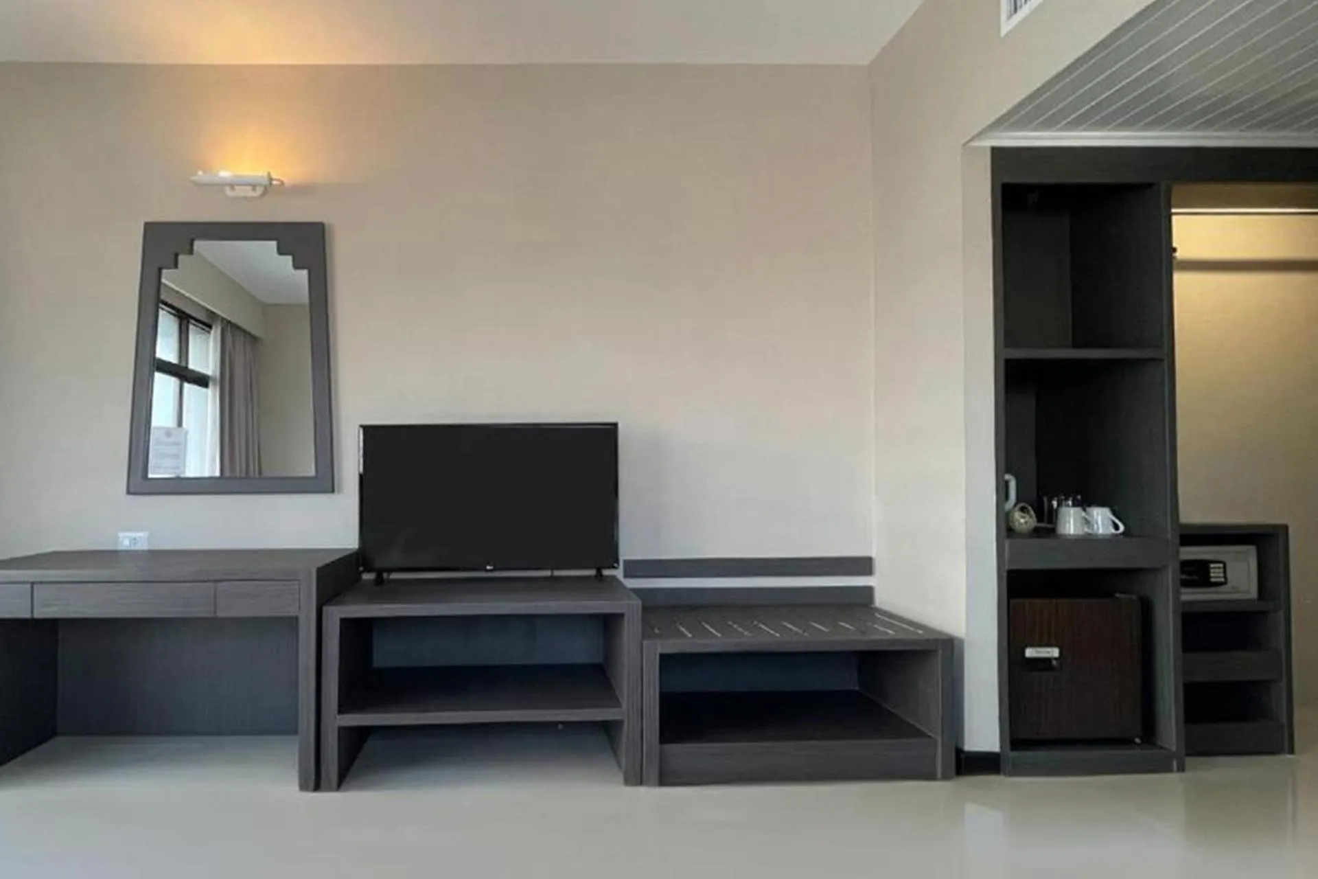 Library in Pinnacle Lumpini Park Hotel