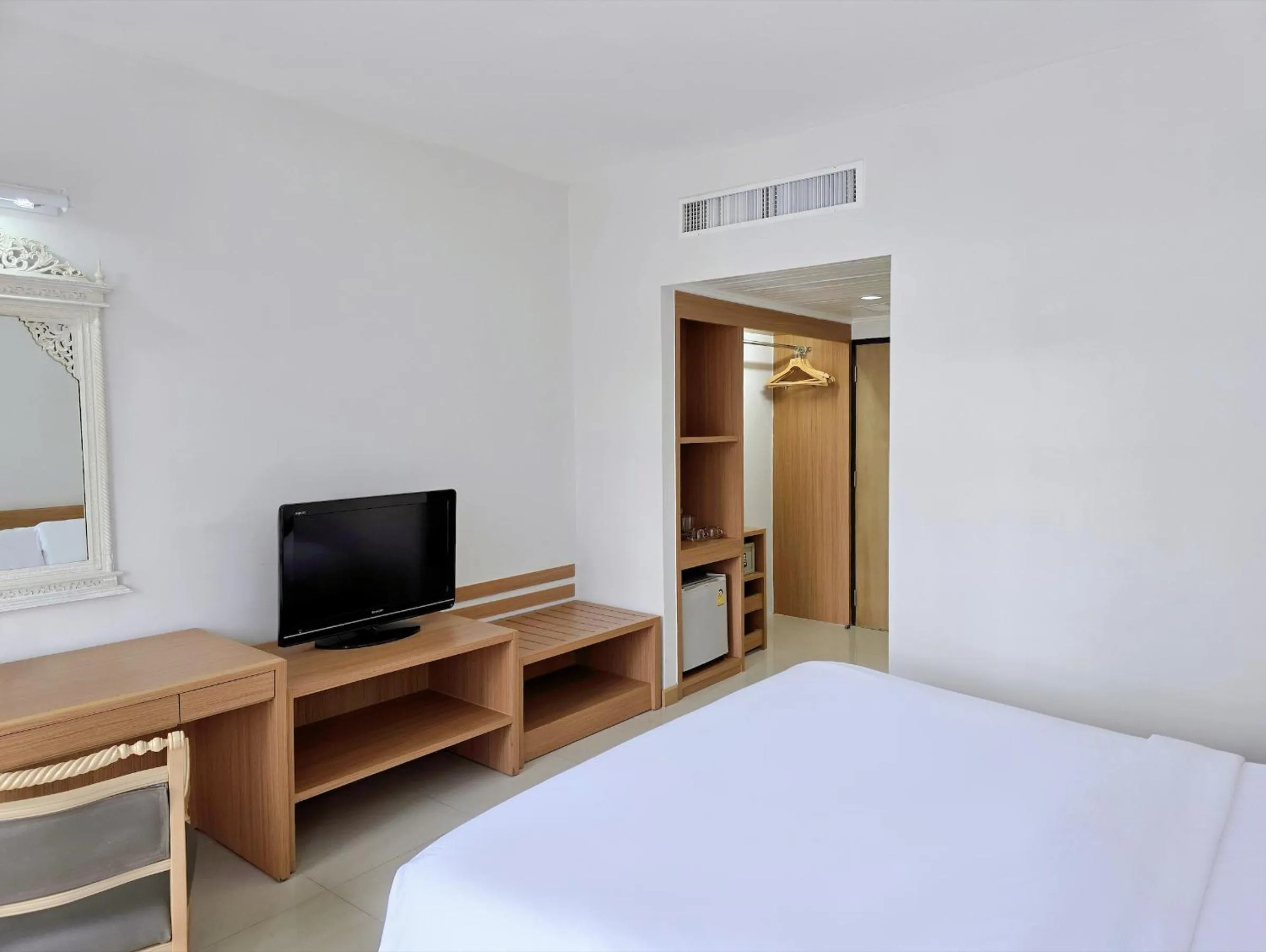 TV and multimedia, Bed in Pinnacle Lumpini Park Hotel