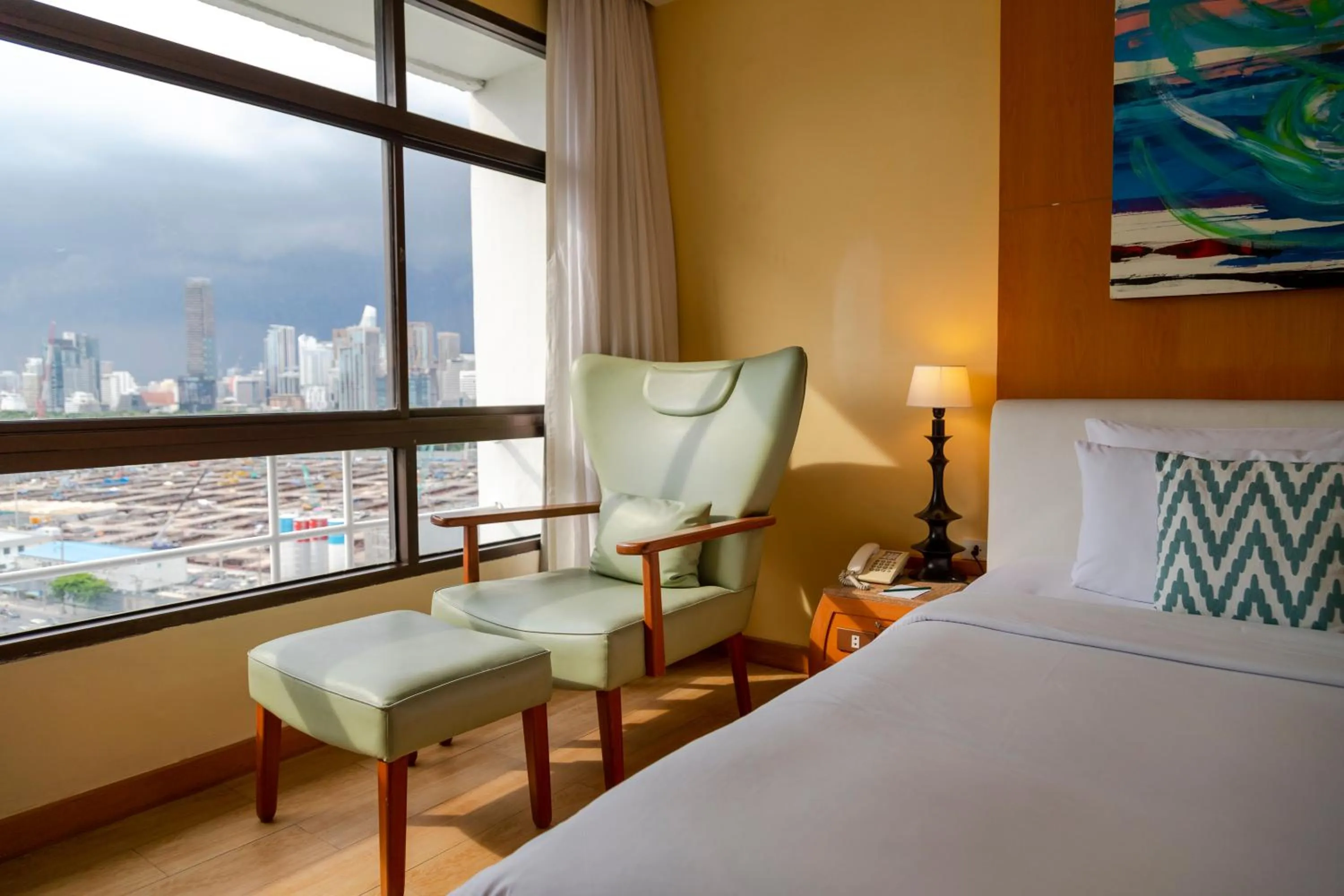 Bedroom, Bed in Pinnacle Lumpini Park Hotel