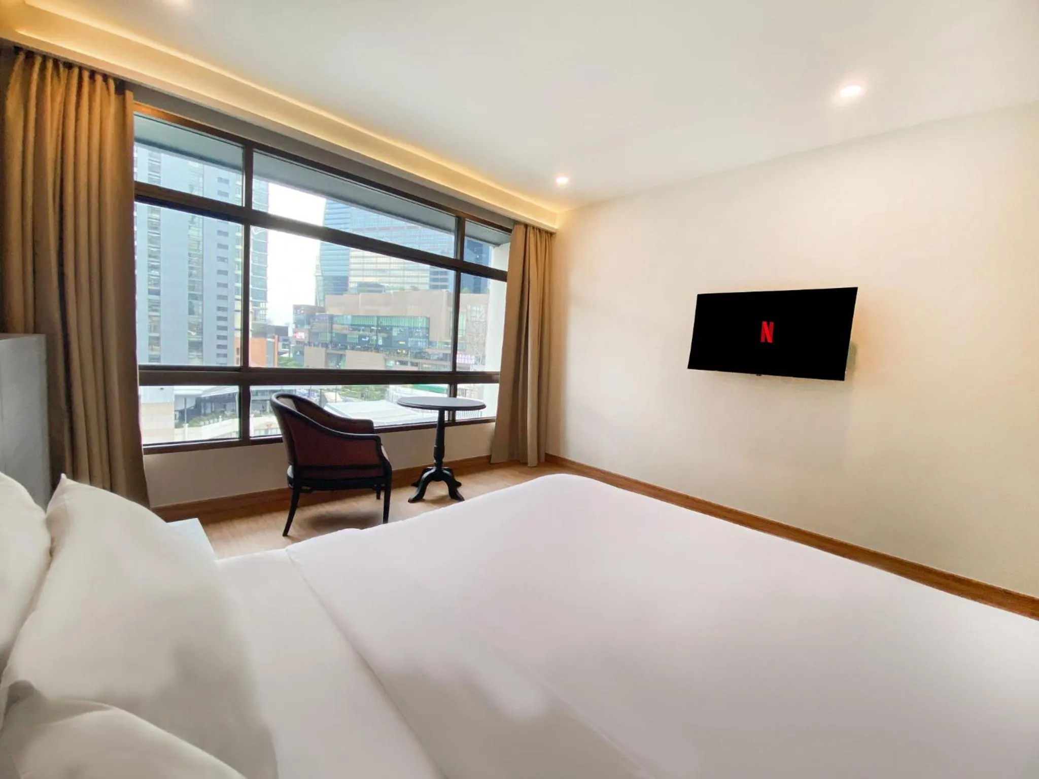 TV and multimedia, Bed in Pinnacle Lumpini Park Hotel