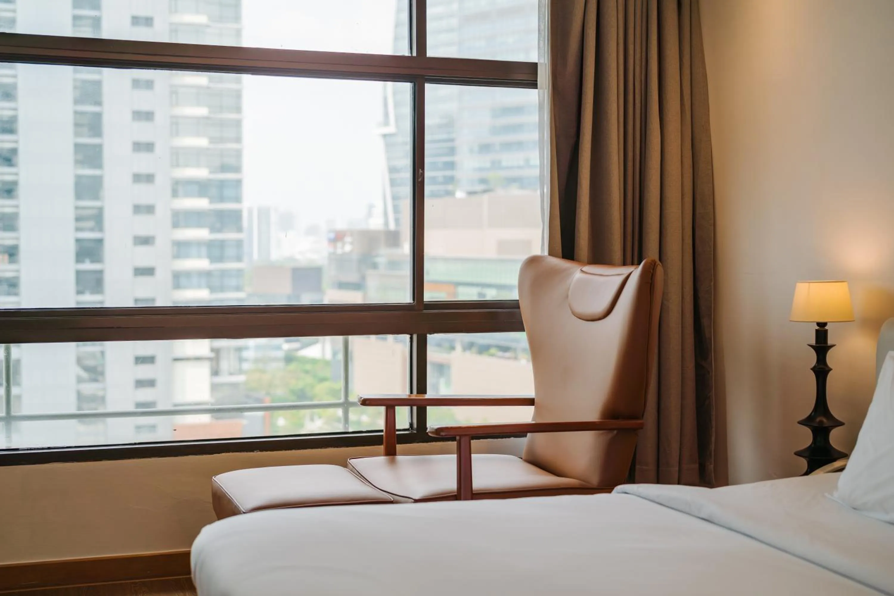 View (from property/room), Bed in Pinnacle Lumpini Park Hotel