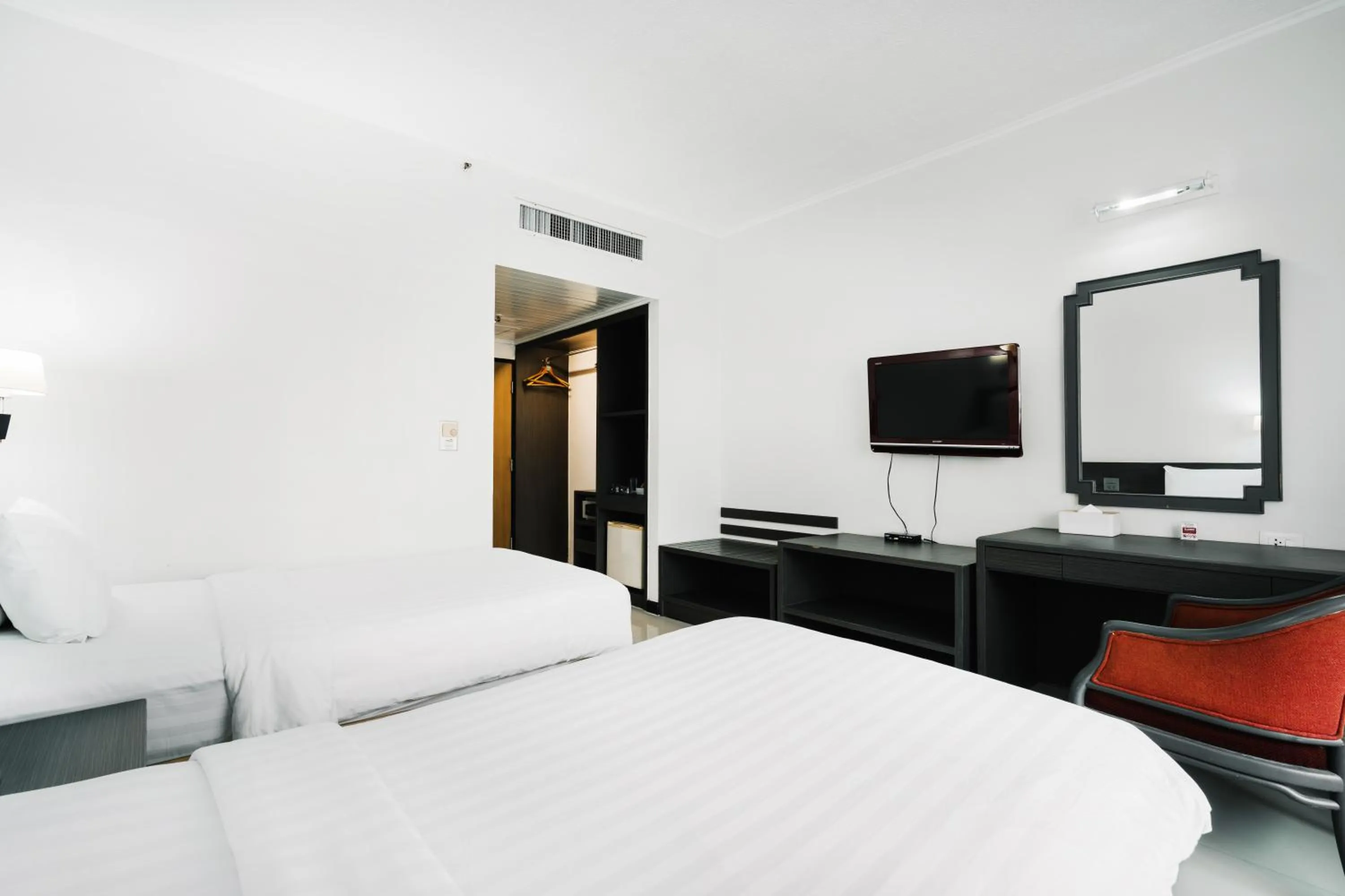 TV and multimedia, Bed in Pinnacle Lumpini Park Hotel