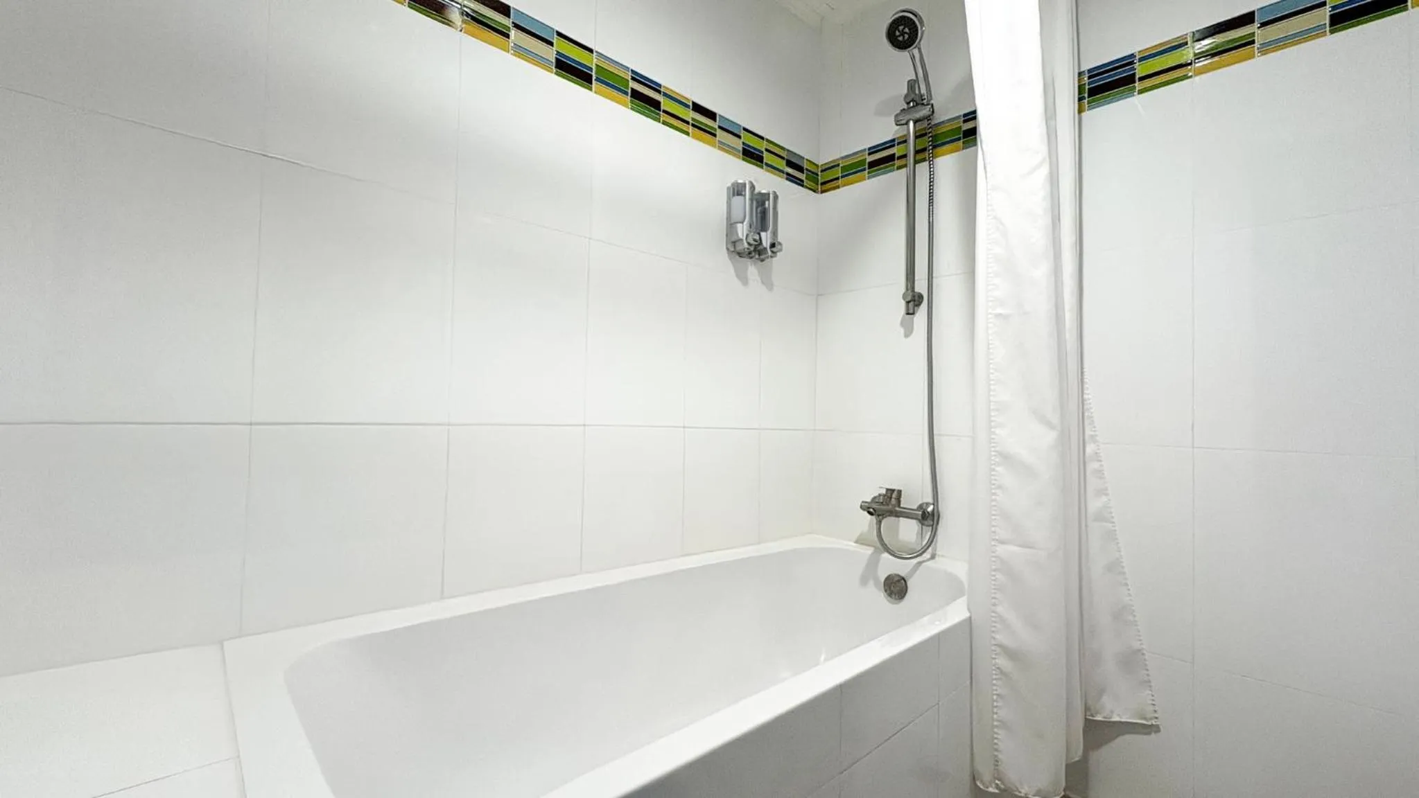 Bathroom in Pinnacle Lumpini Park Hotel