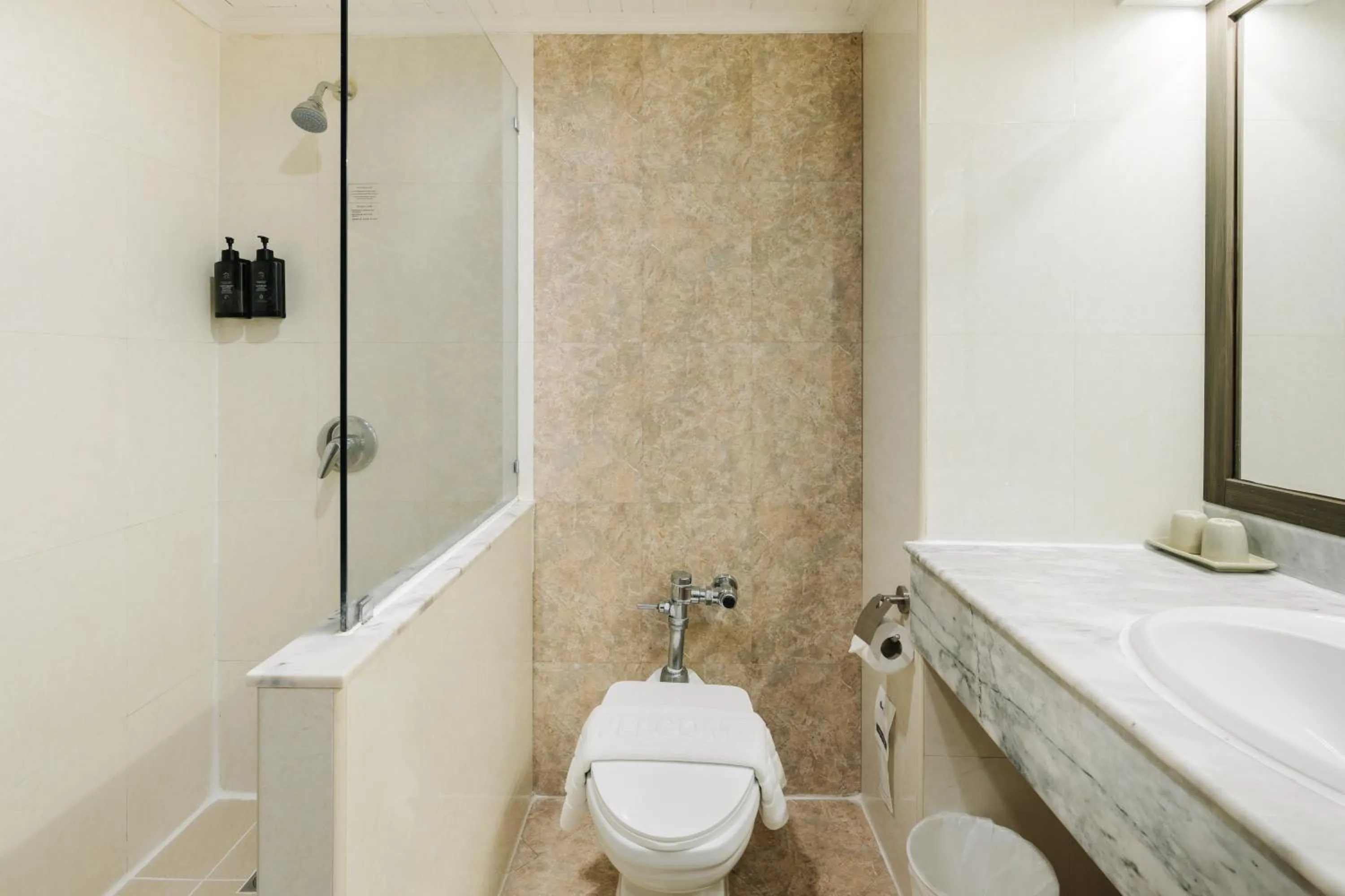 Bathroom in Pinnacle Lumpini Park Hotel