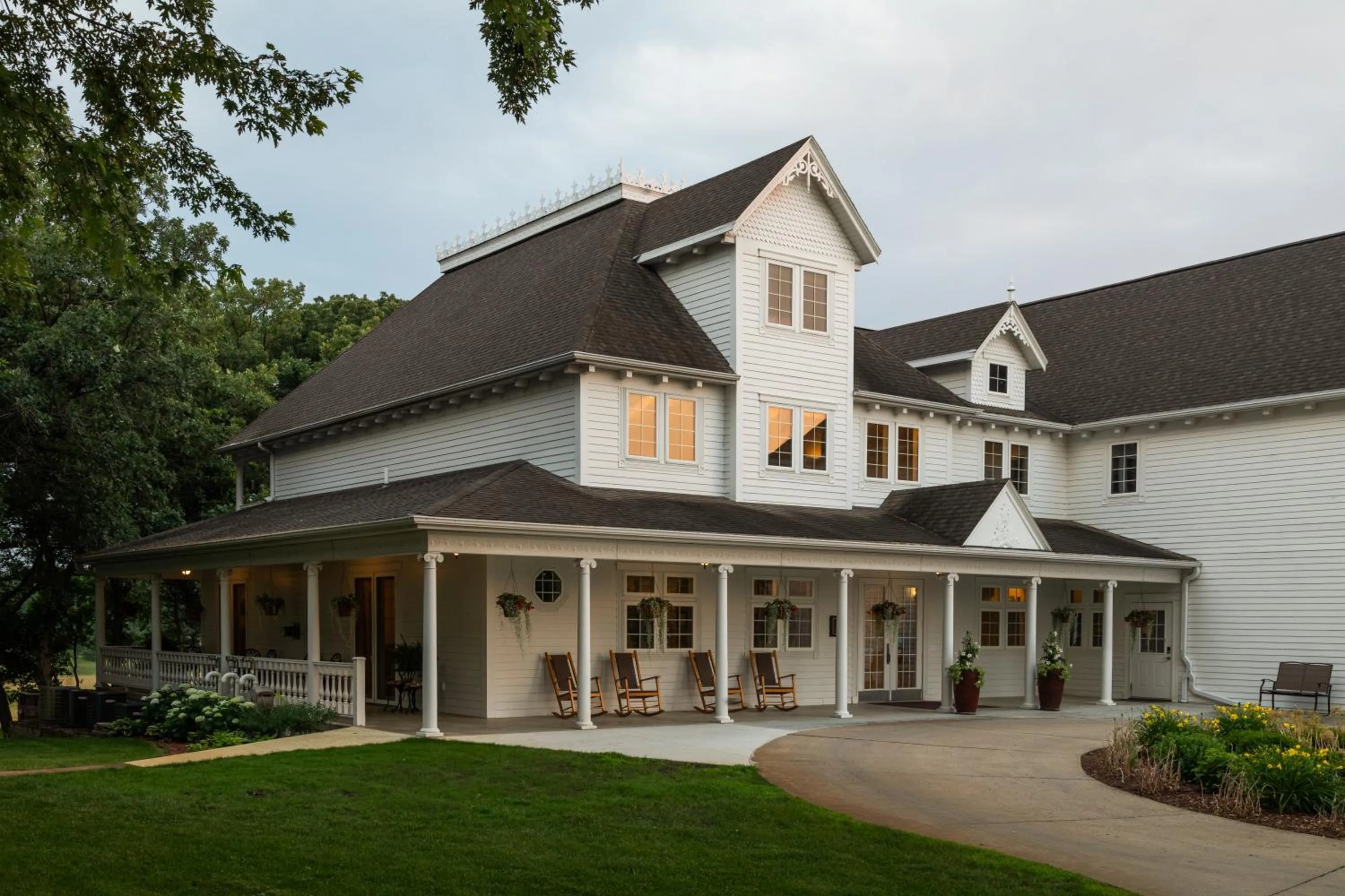 Property building in The Oakwood Inn Okoboji